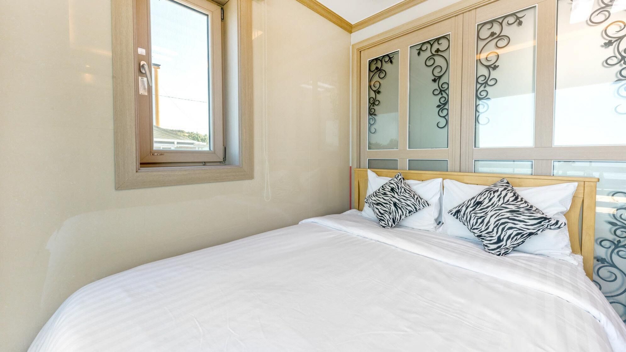 Yangyang Haettuneonchangmoon Pension