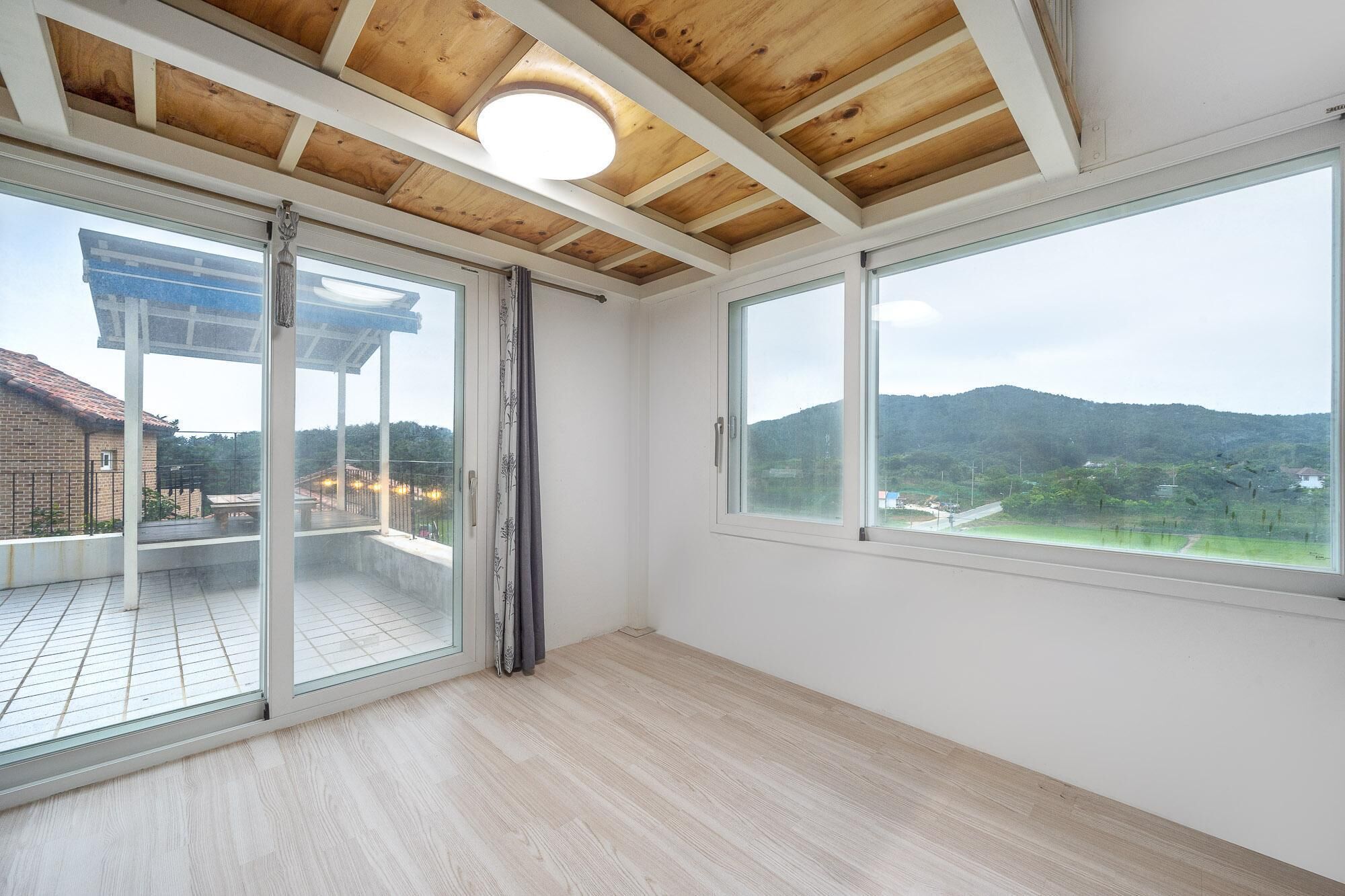 Yangyang Slowstay Pension