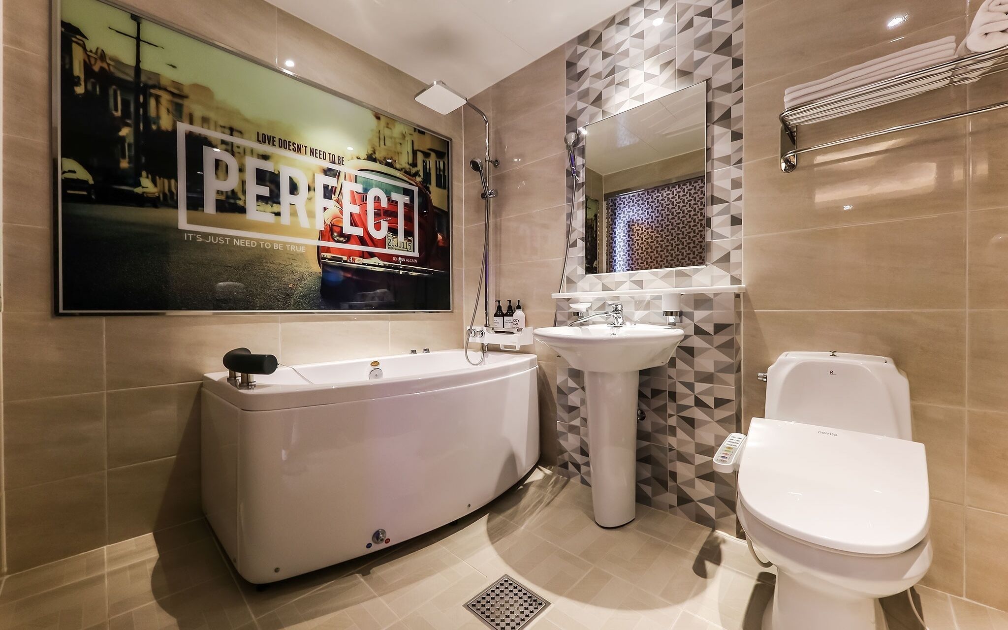 Yesan Orange Tomato Motel