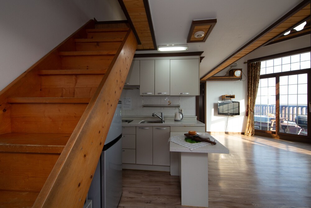 Angel's Morning Pension