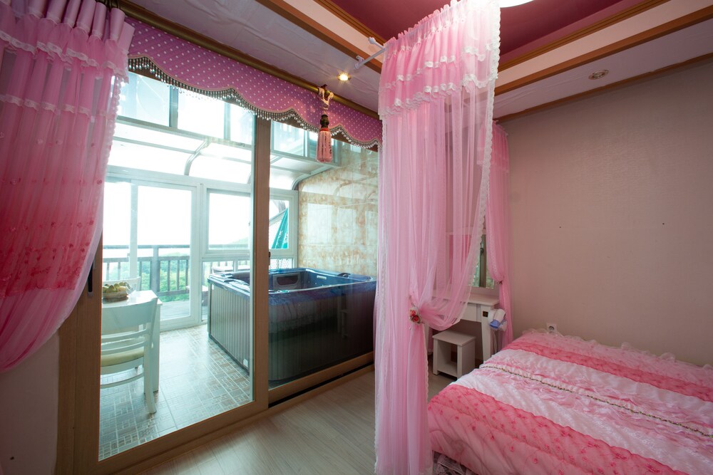 Angel's Morning Pension