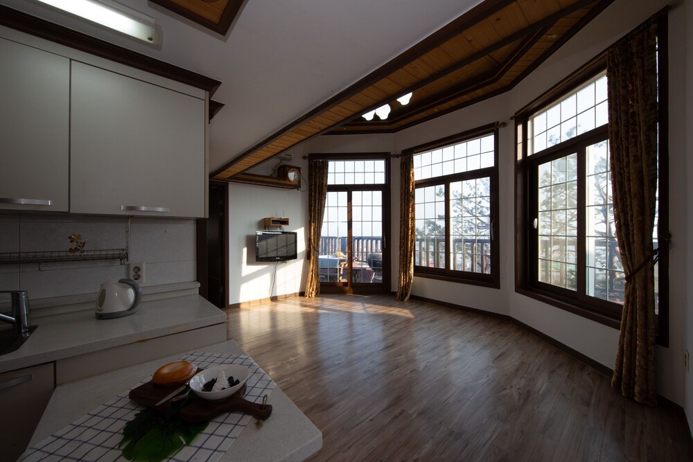 Angel's Morning Pension