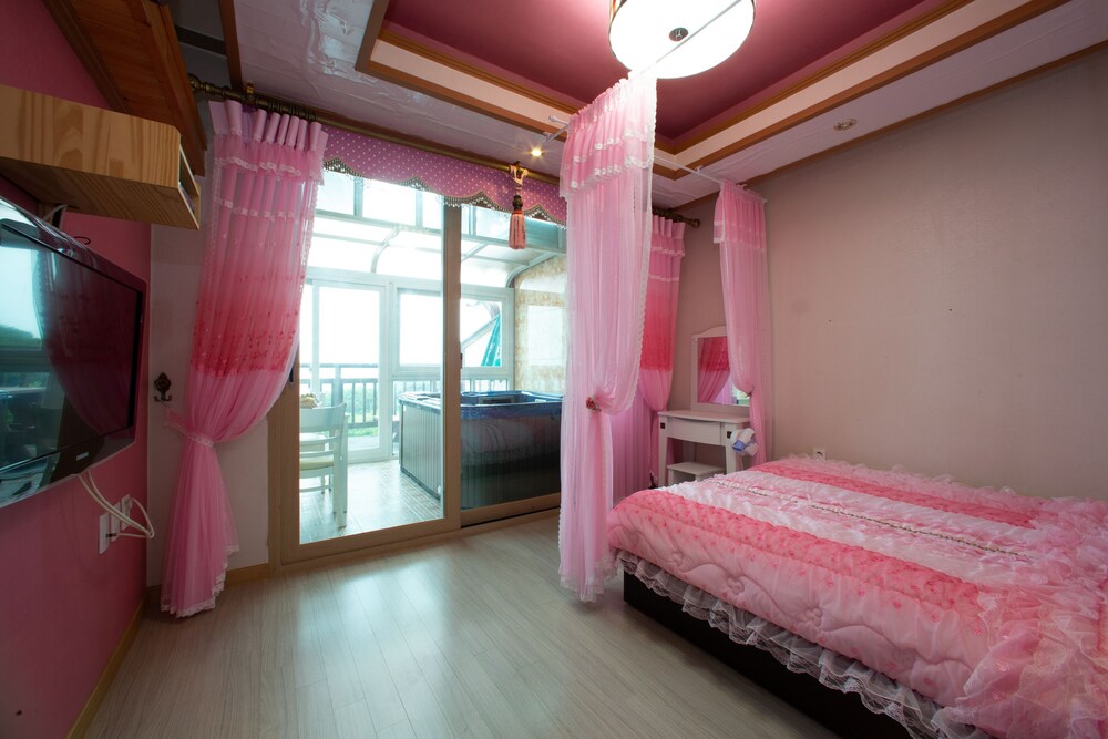 Angel's Morning Pension