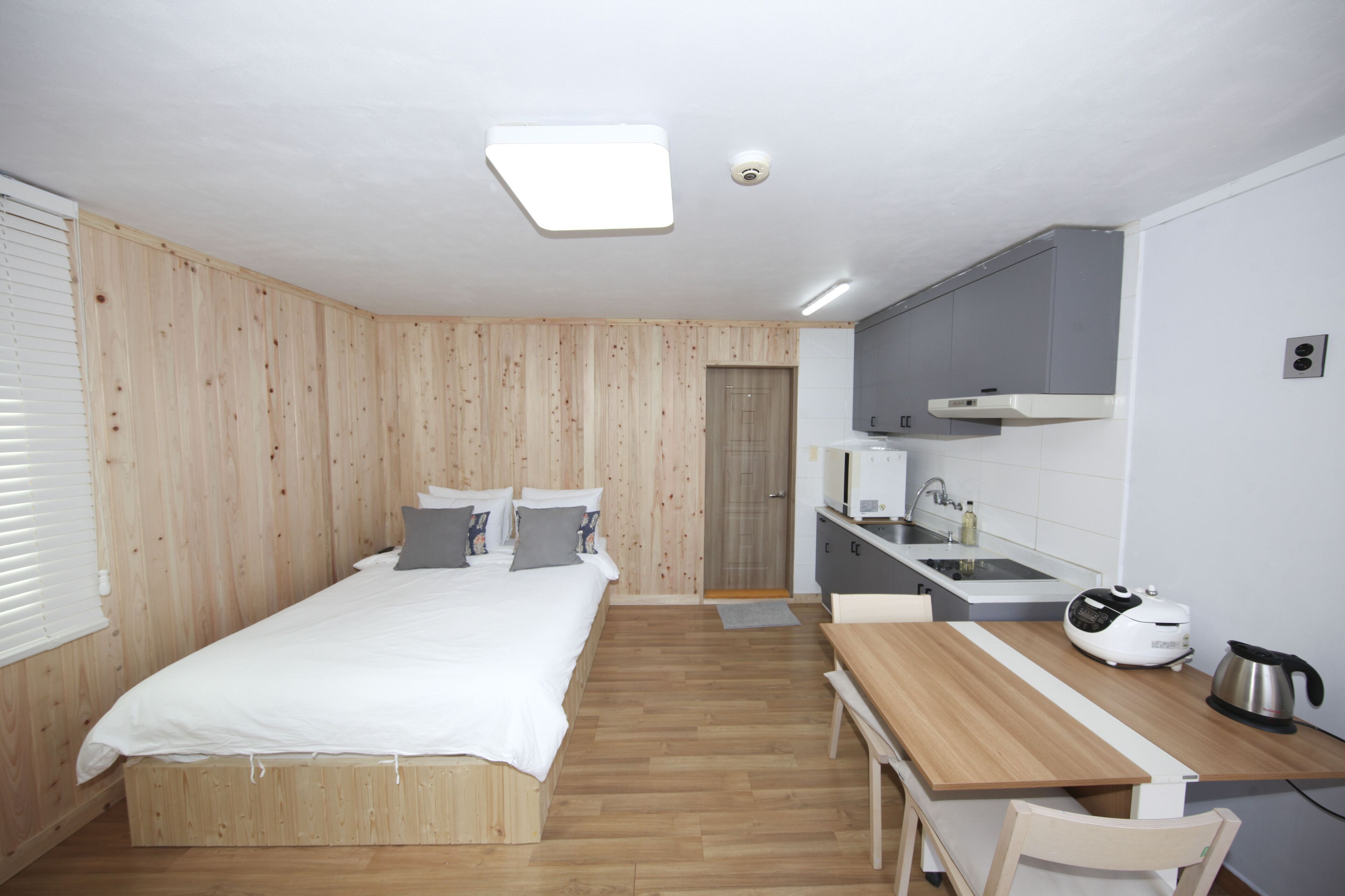 Janguneomeo Park Jeong A Pension