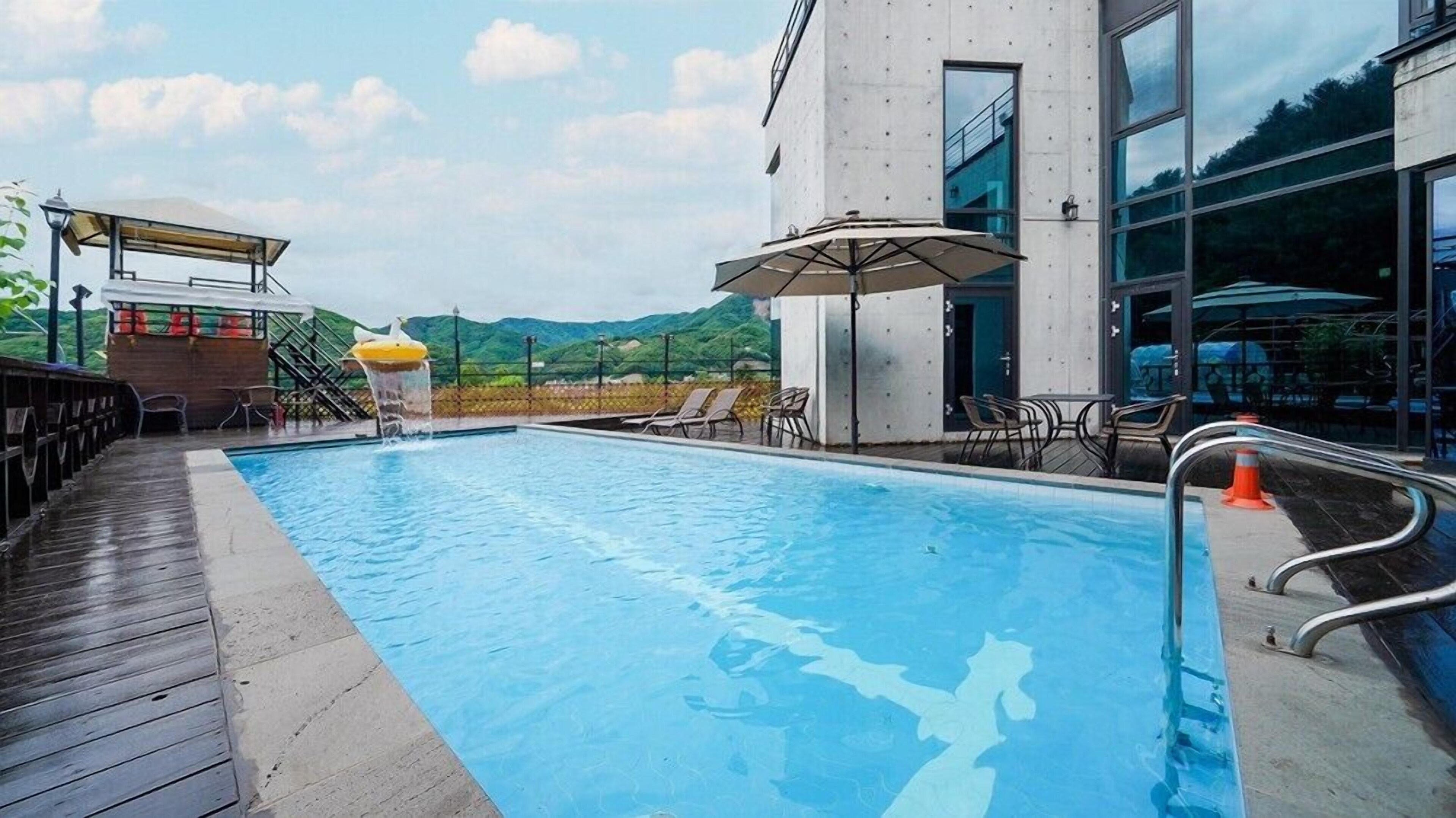 Asamo Poolvilla