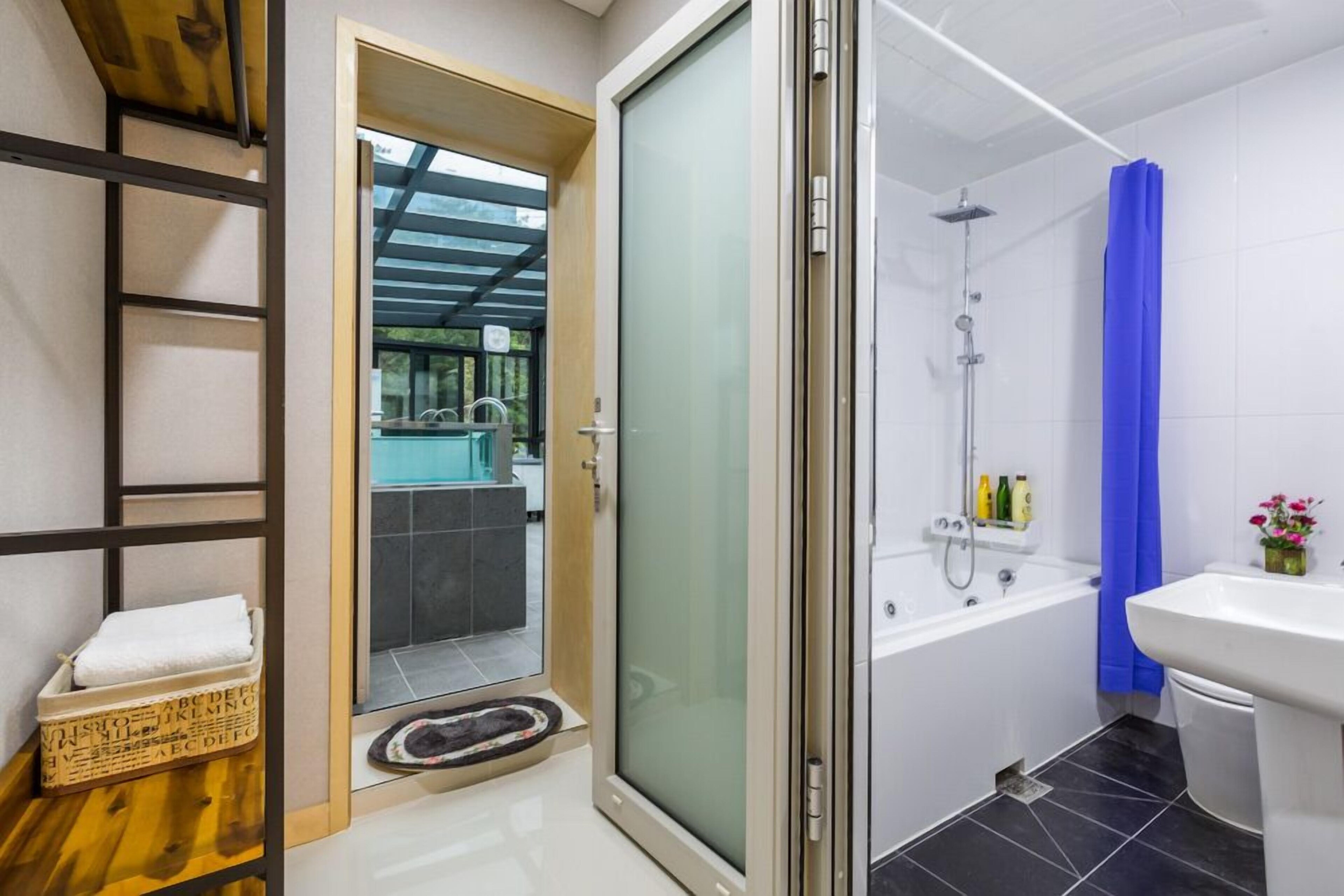 Asamo Poolvilla