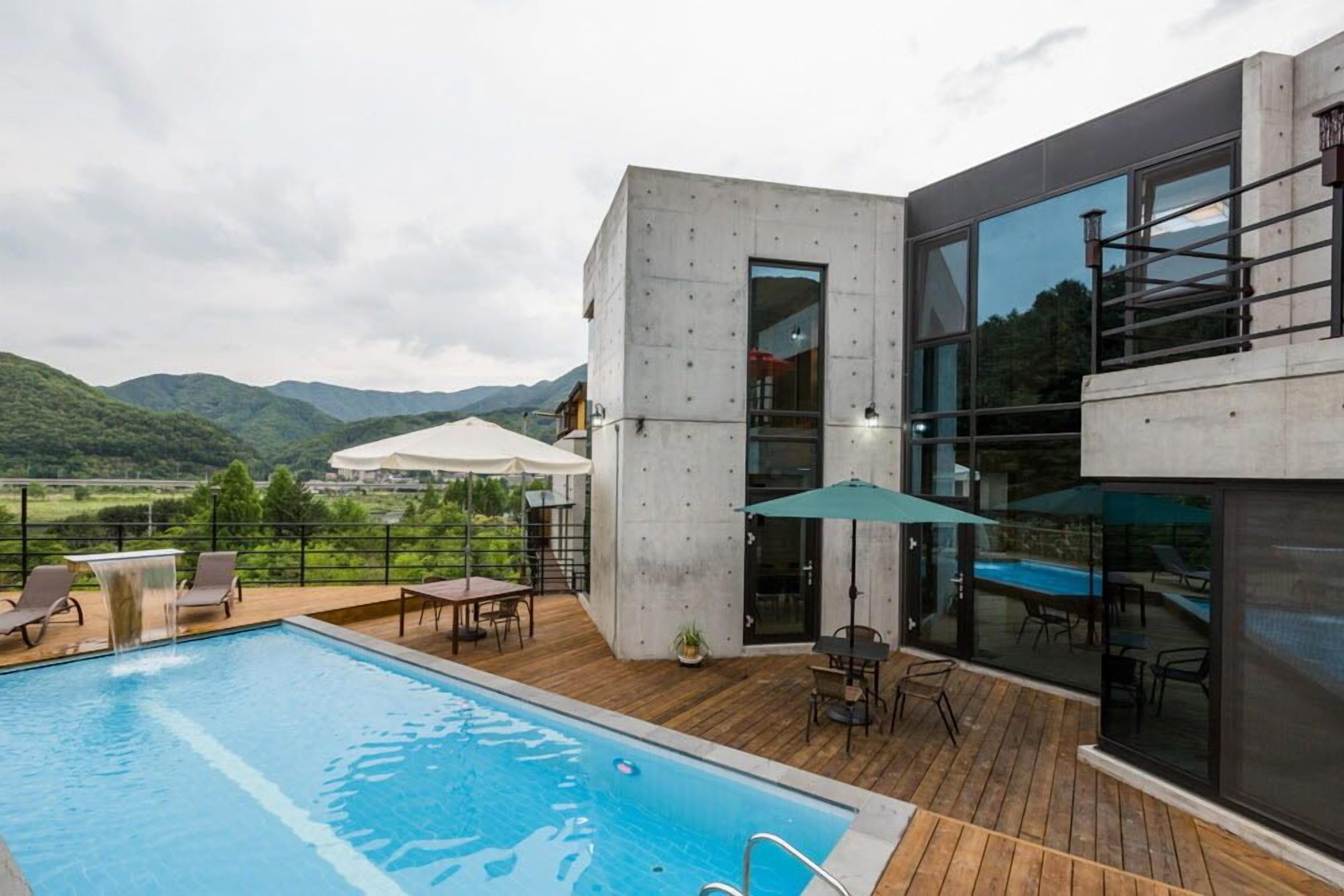 Asamo Poolvilla
