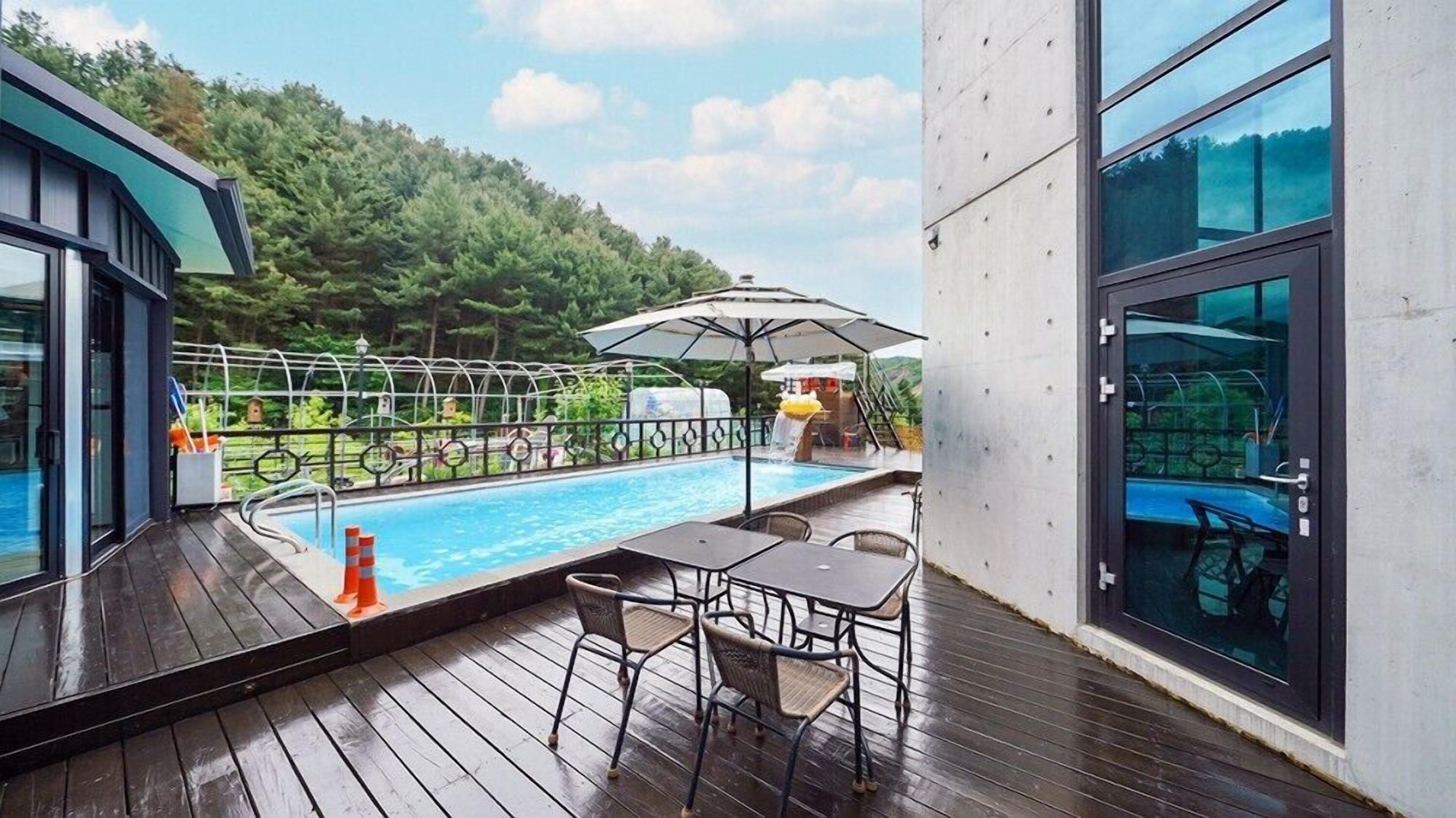 Asamo Poolvilla