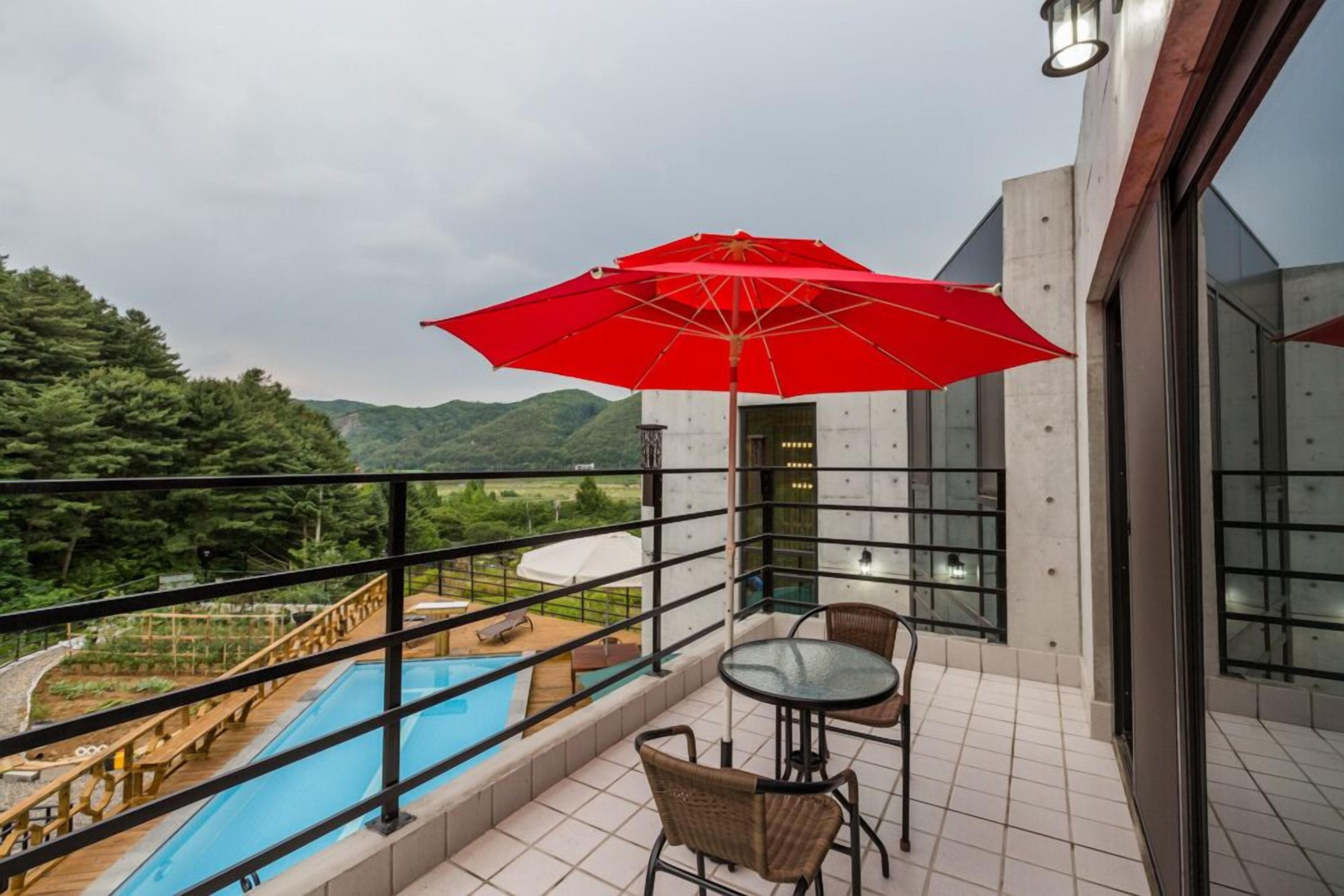 Asamo Poolvilla