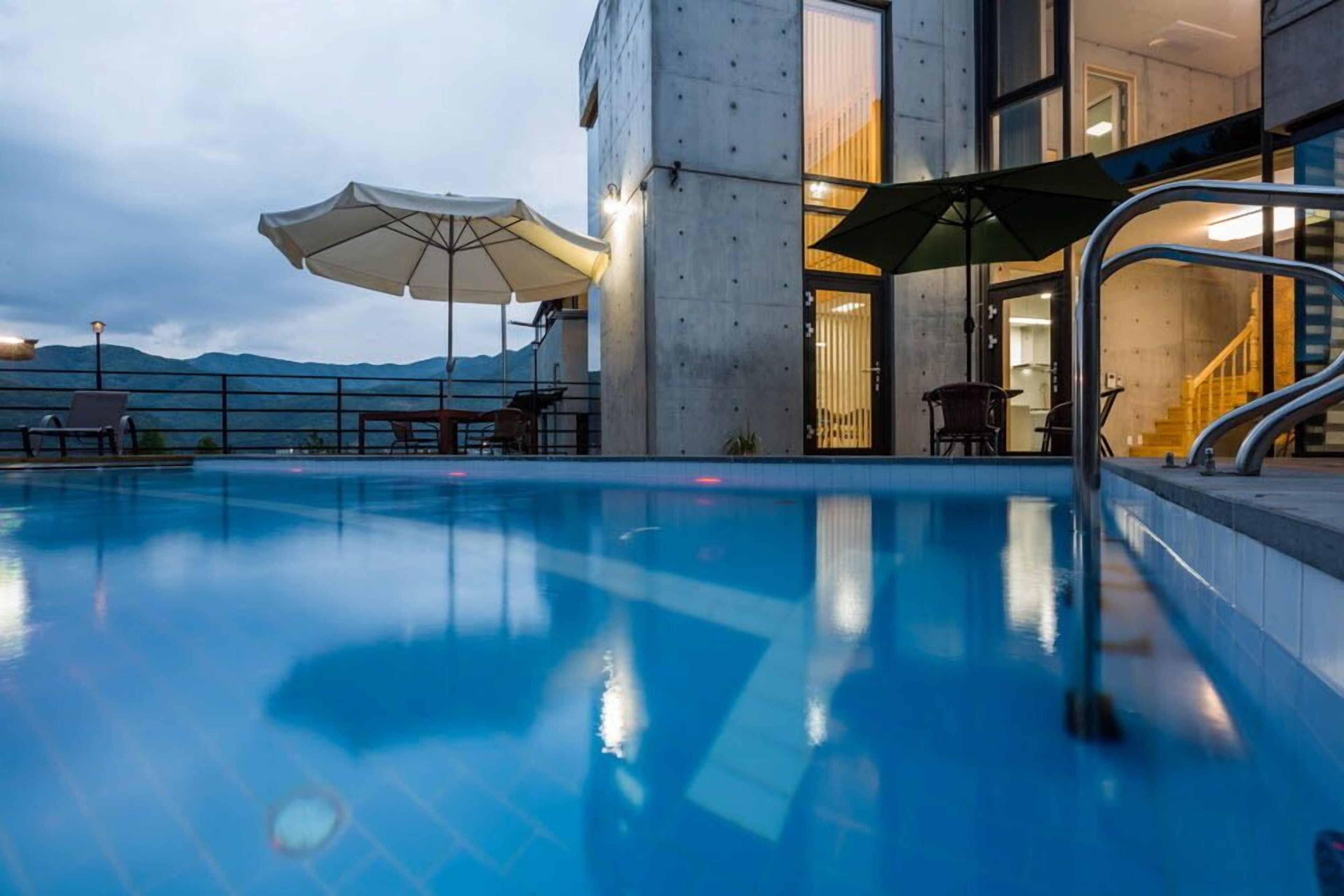 Asamo Poolvilla