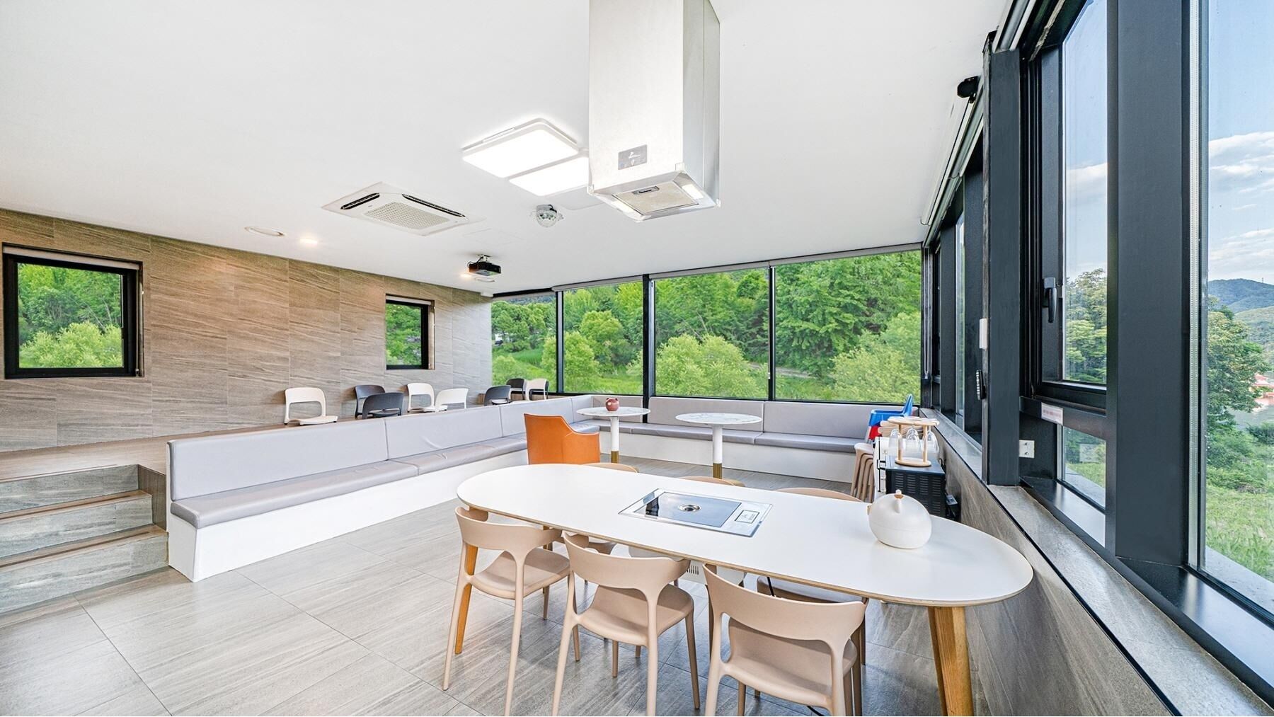 Gapyeong Belloci Lake Kids Pool Villa