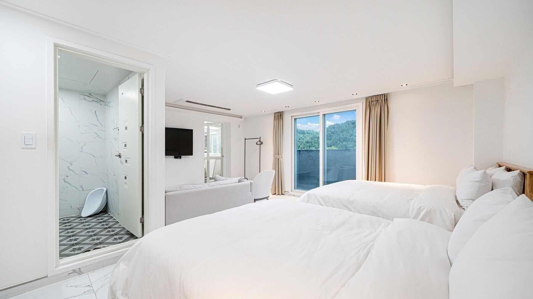 Gapyeong Belloci Lake Kids Pool Villa