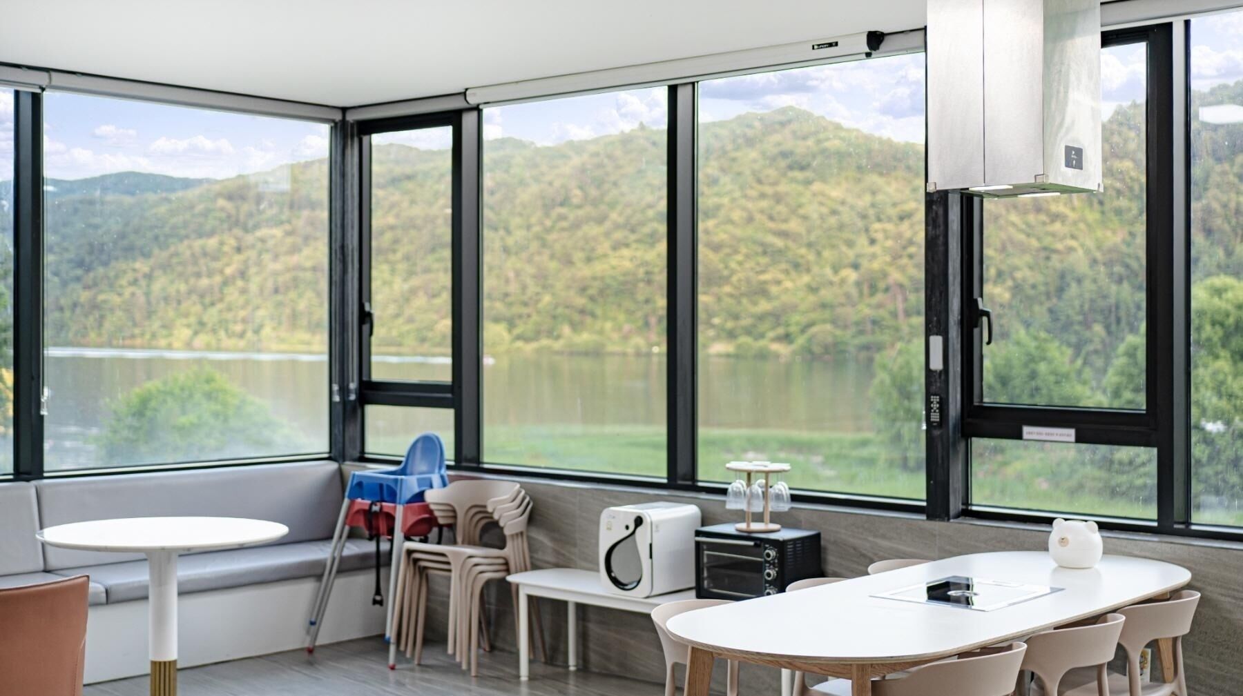 Gapyeong Belloci Lake Kids Pool Villa
