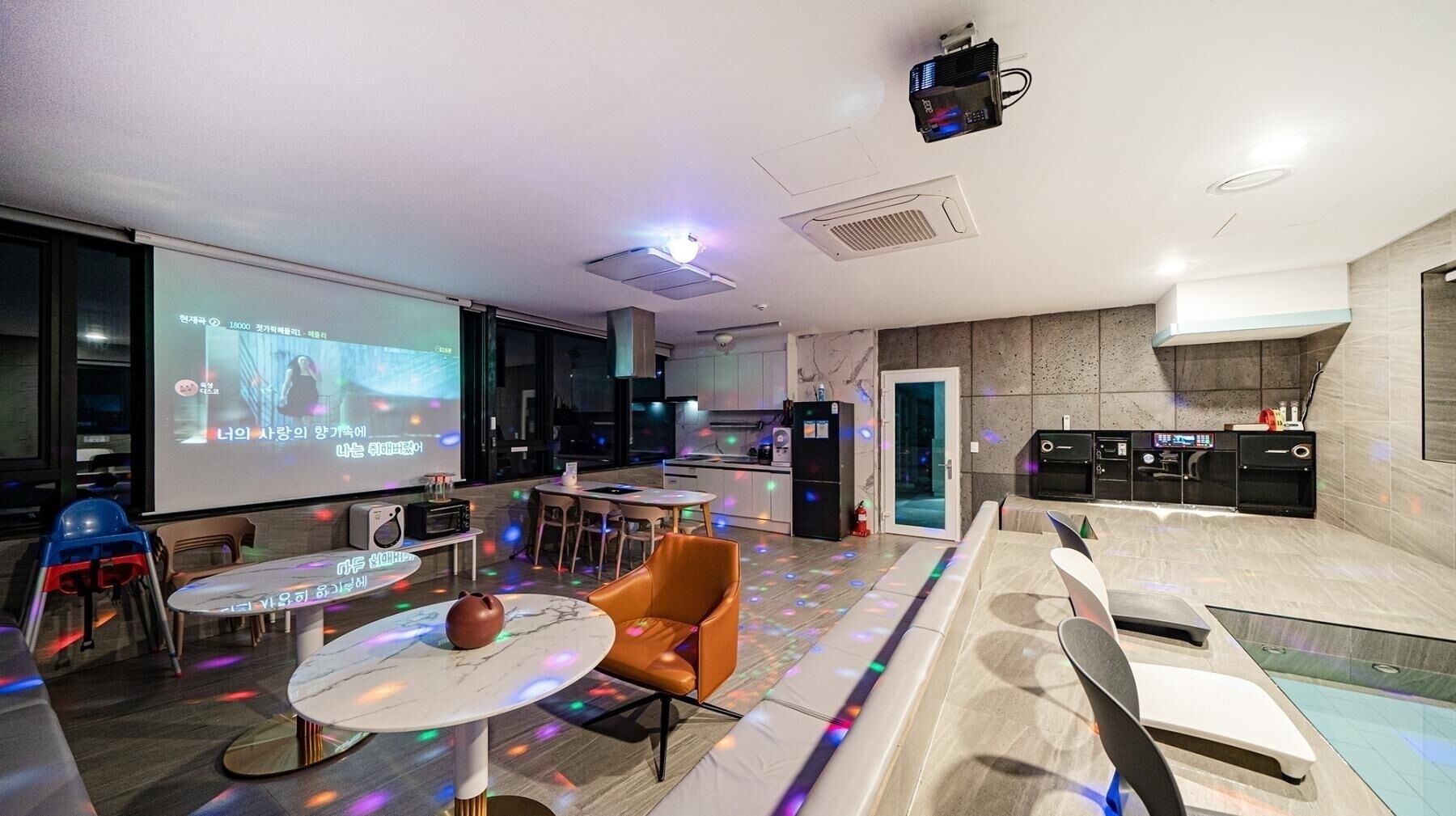 Gapyeong Belloci Lake Kids Pool Villa