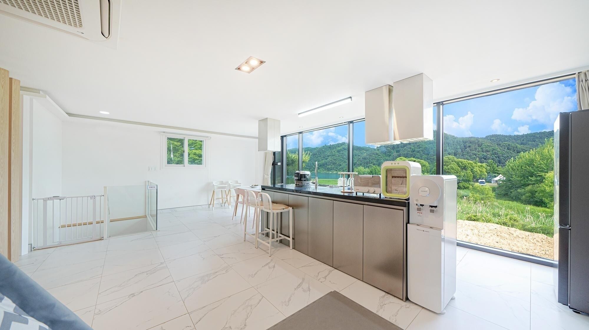 Gapyeong Belloci Lake Kids Pool Villa