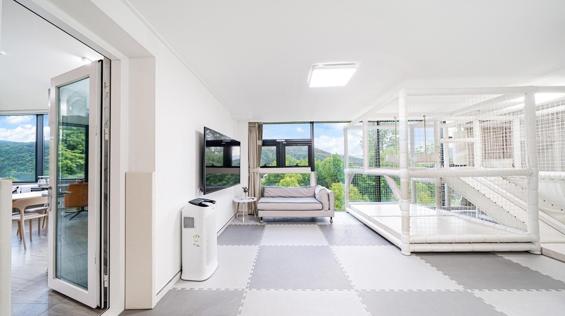 Gapyeong Belloci Lake Kids Pool Villa