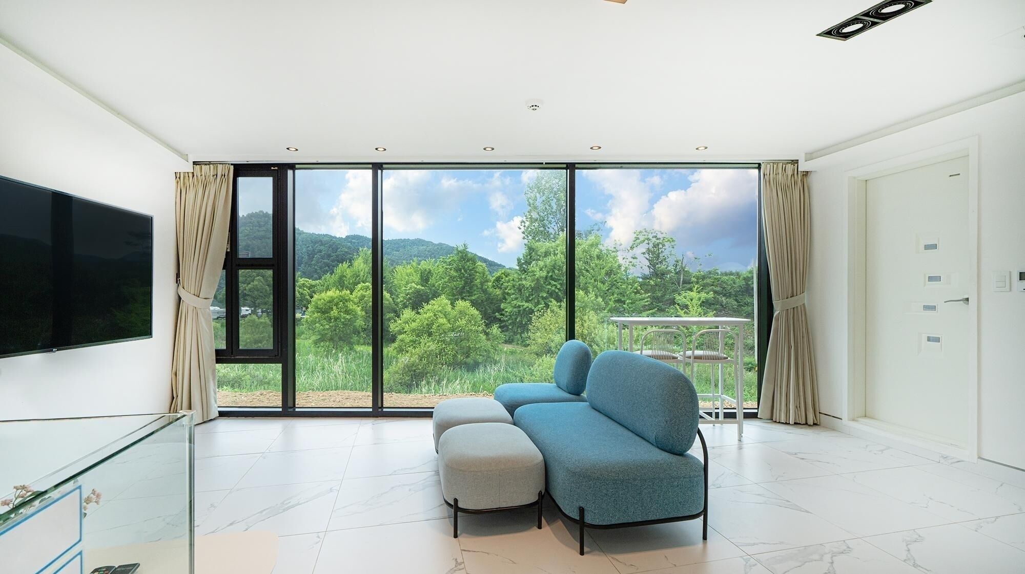 Gapyeong Belloci Lake Kids Pool Villa