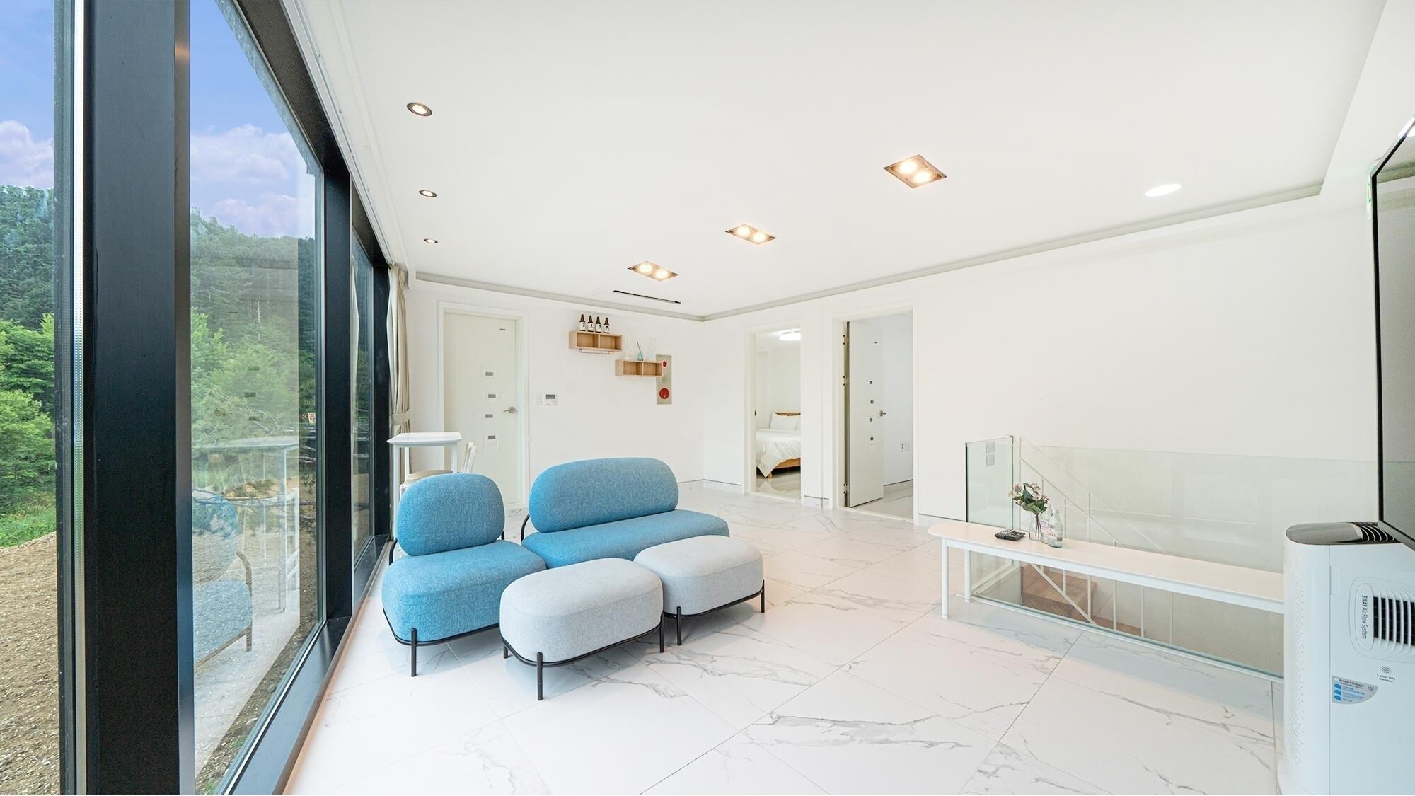 Gapyeong Belloci Lake Kids Pool Villa