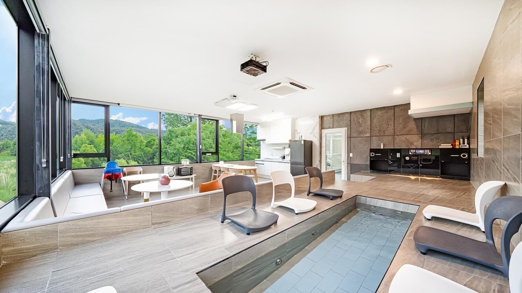 Gapyeong Belloci Lake Kids Pool Villa