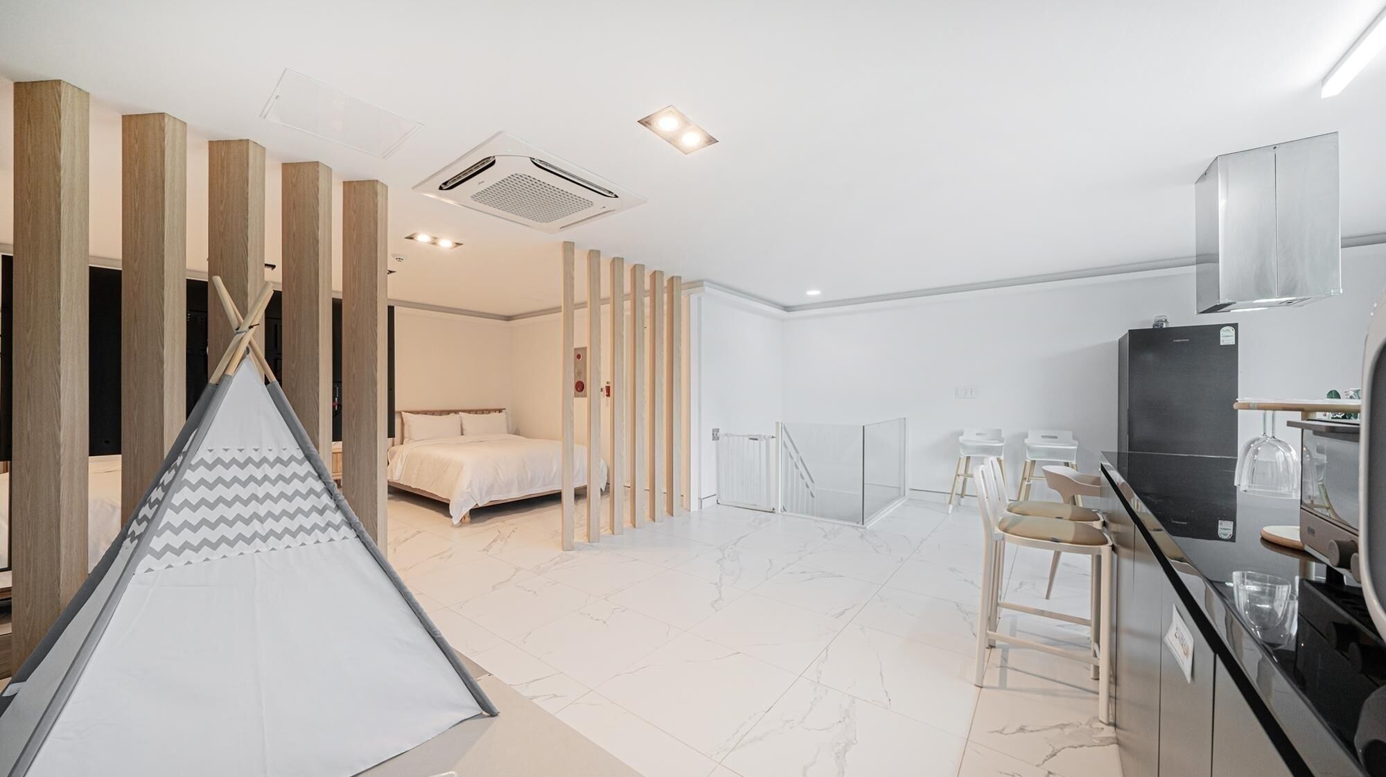 Gapyeong Belloci Lake Kids Pool Villa