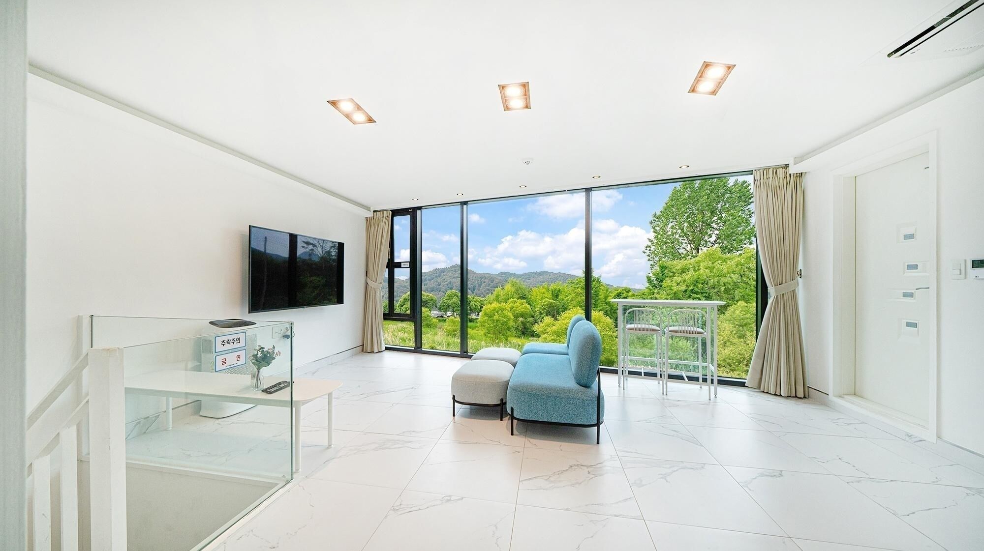 Gapyeong Belloci Lake Kids Pool Villa