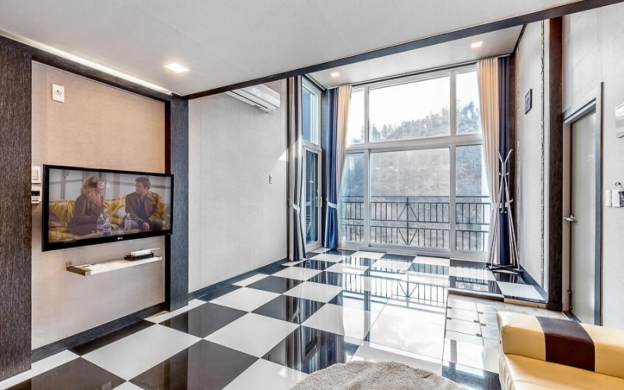 Gapyeong Chagall Spa Pension