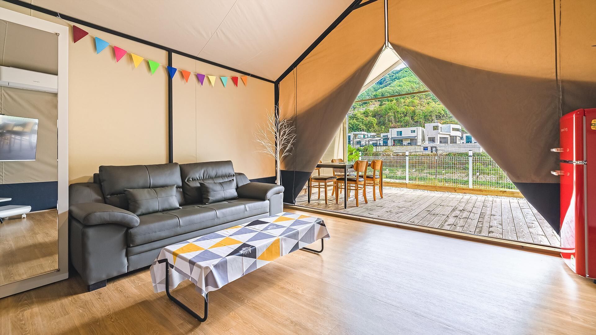 Gapyeong Ddobagi Spa Glamping