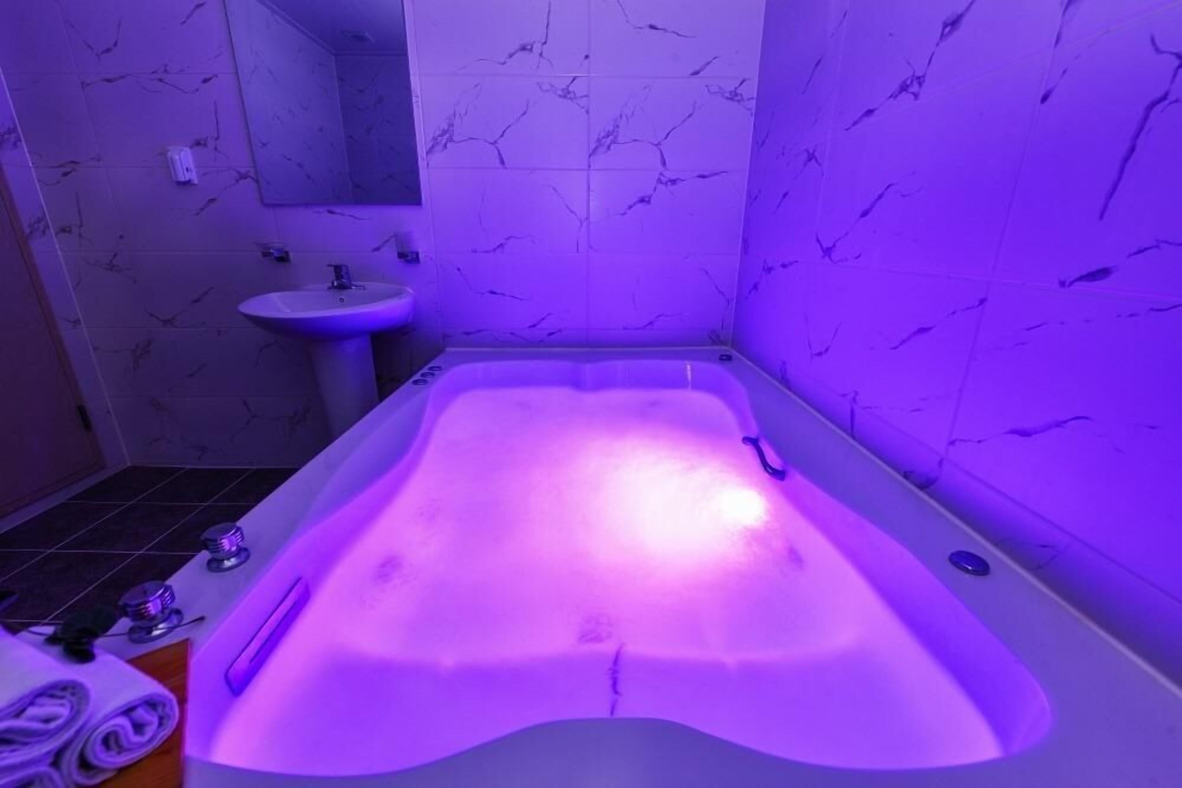 Gapyeong Ddobagi Spa Glamping