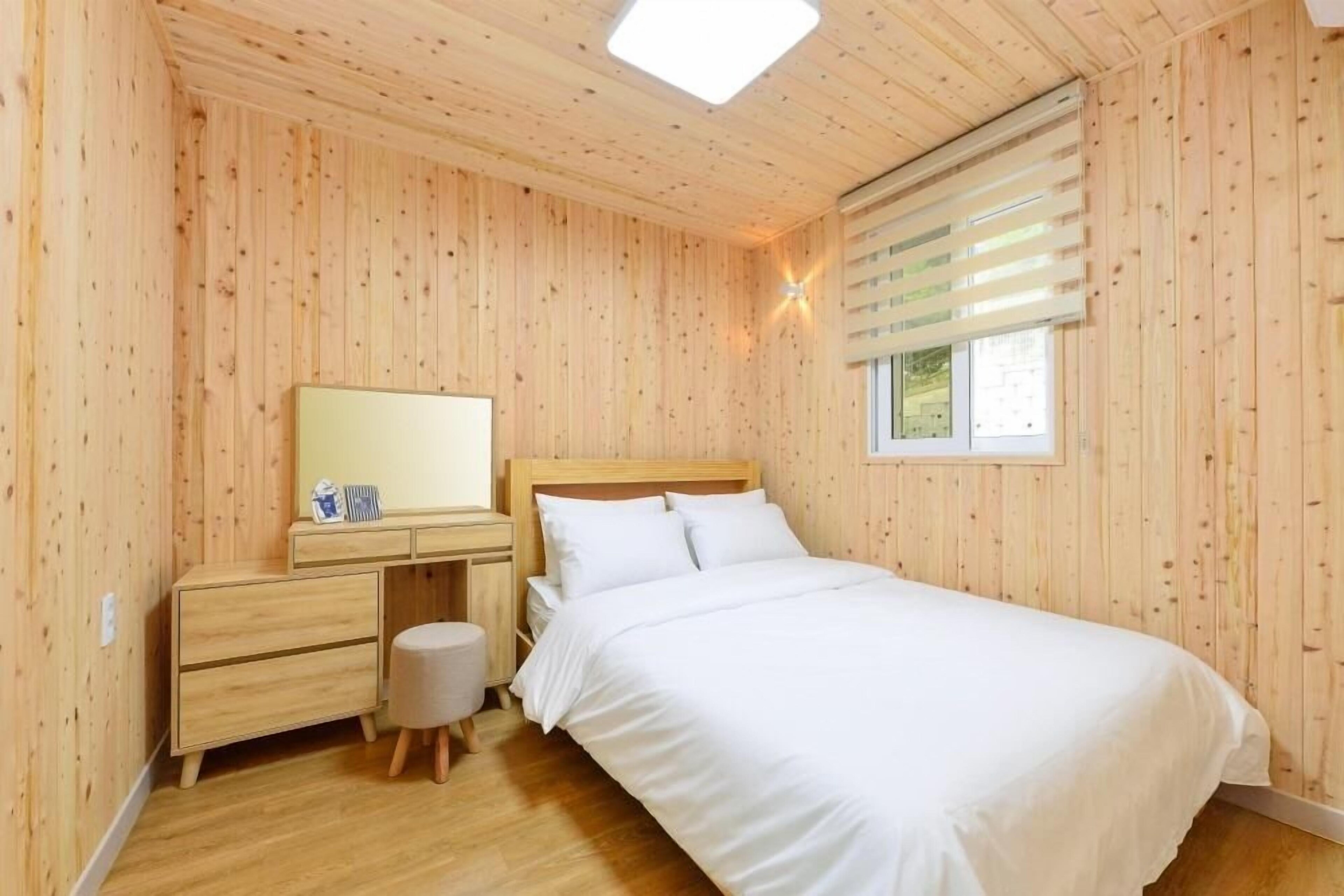 Gapyeong Ddobagi Spa Glamping