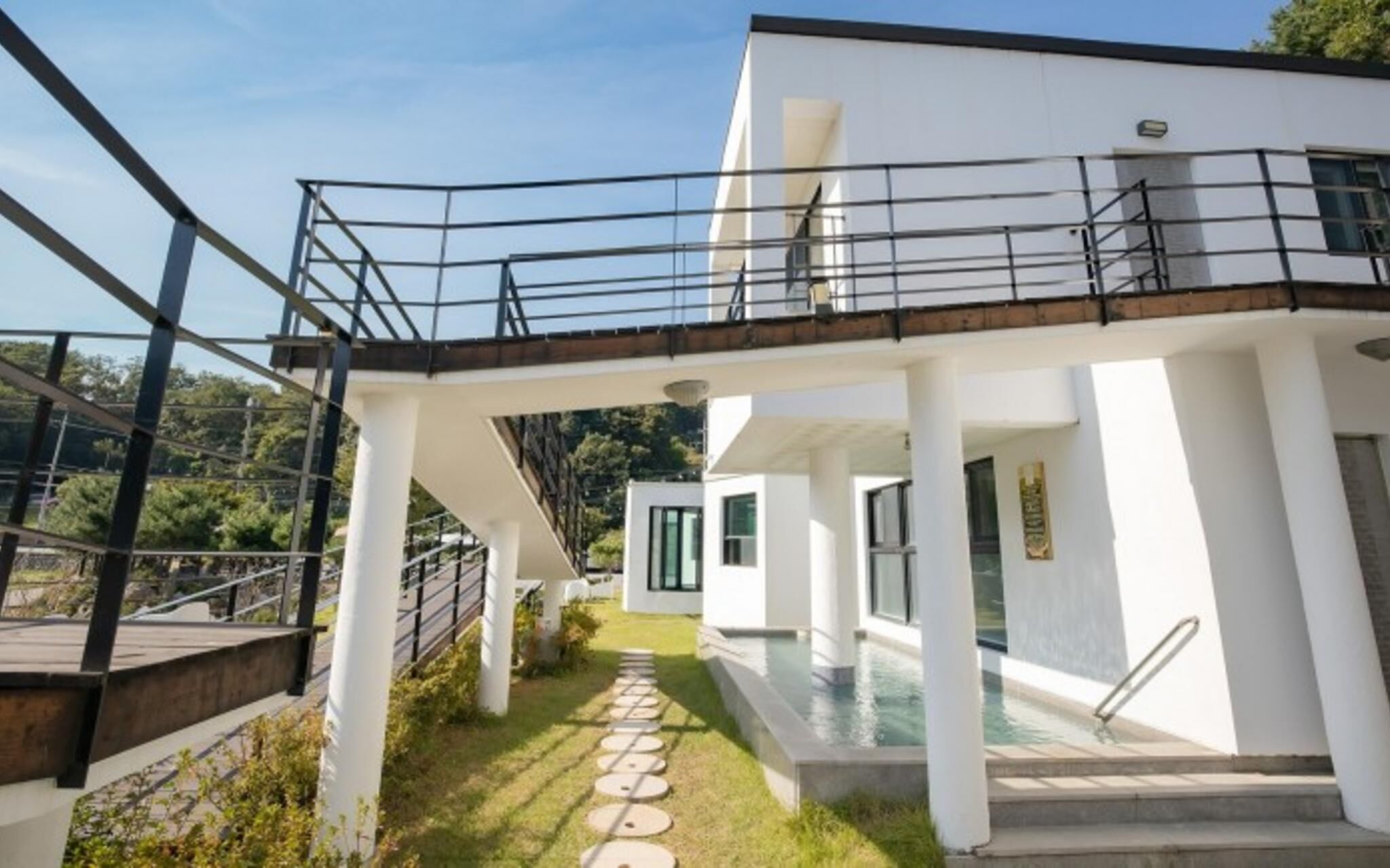 Gapyeong High Palace Pool Villa