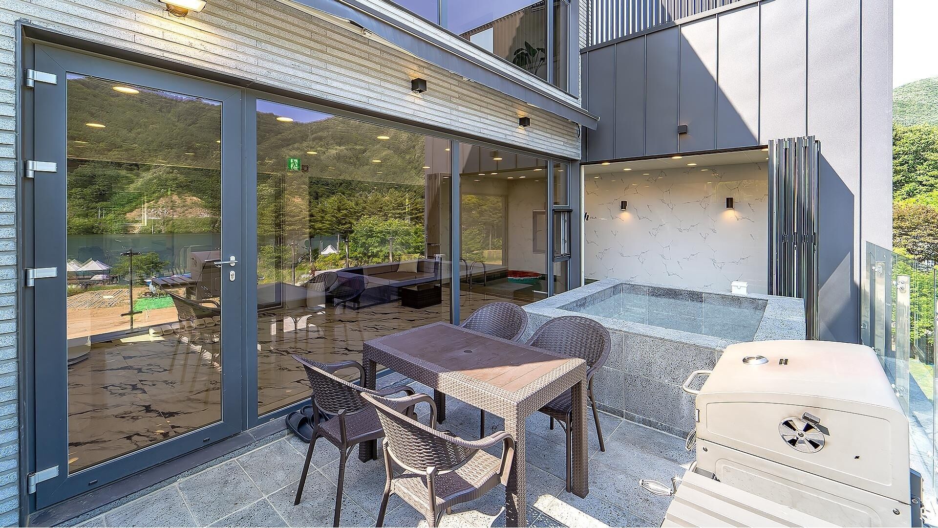 Gapyeong JH Pool Villa