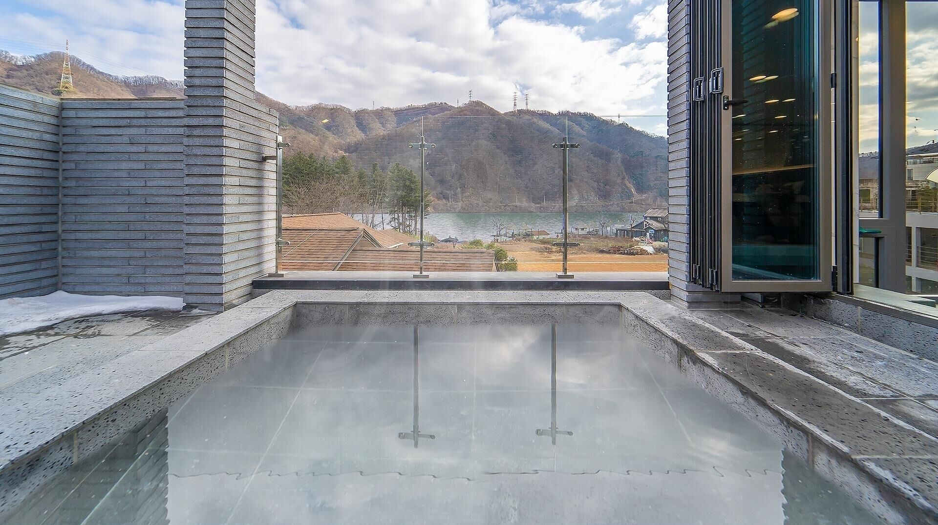 Gapyeong JH Pool Villa