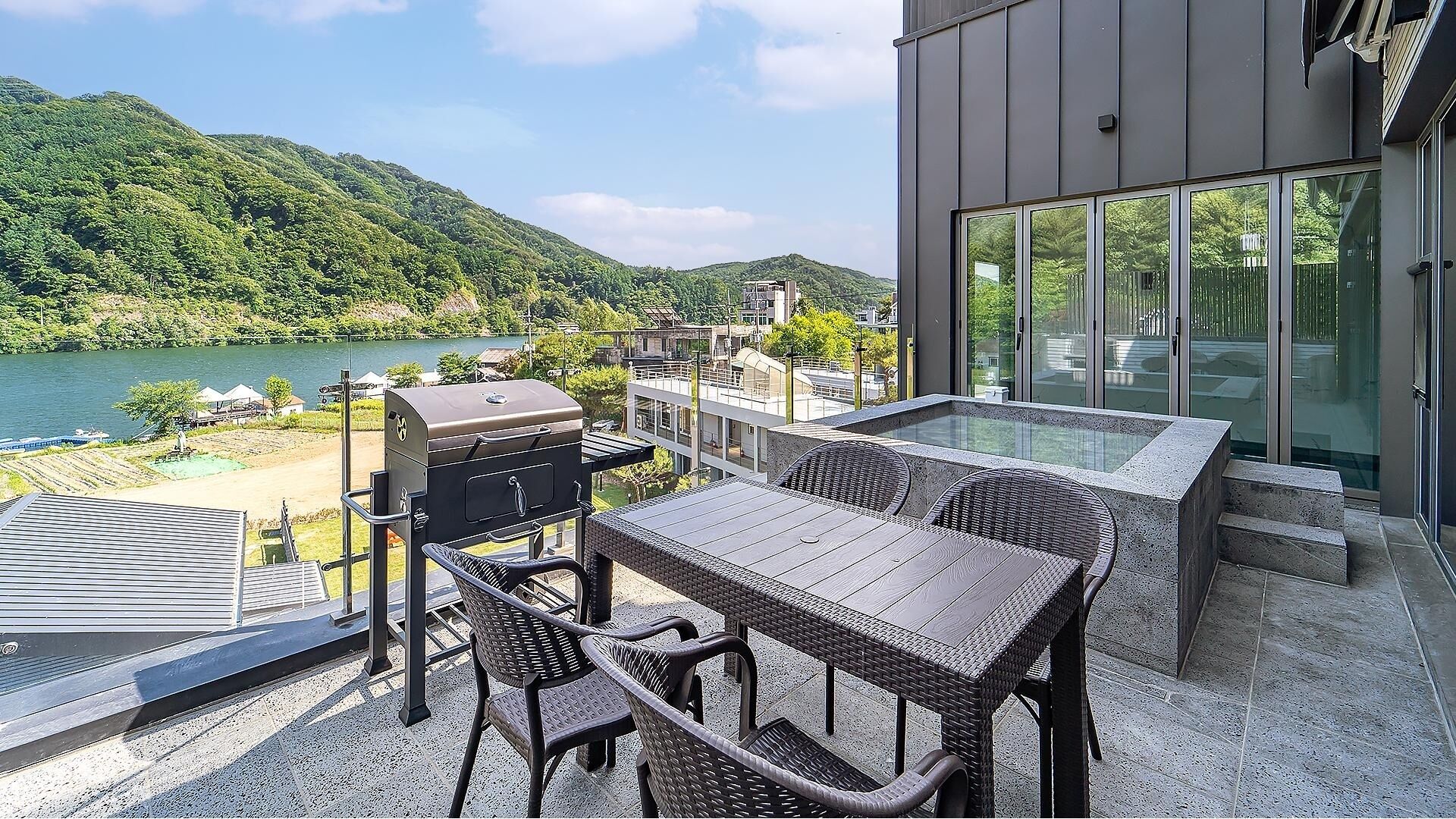 Gapyeong JH Pool Villa