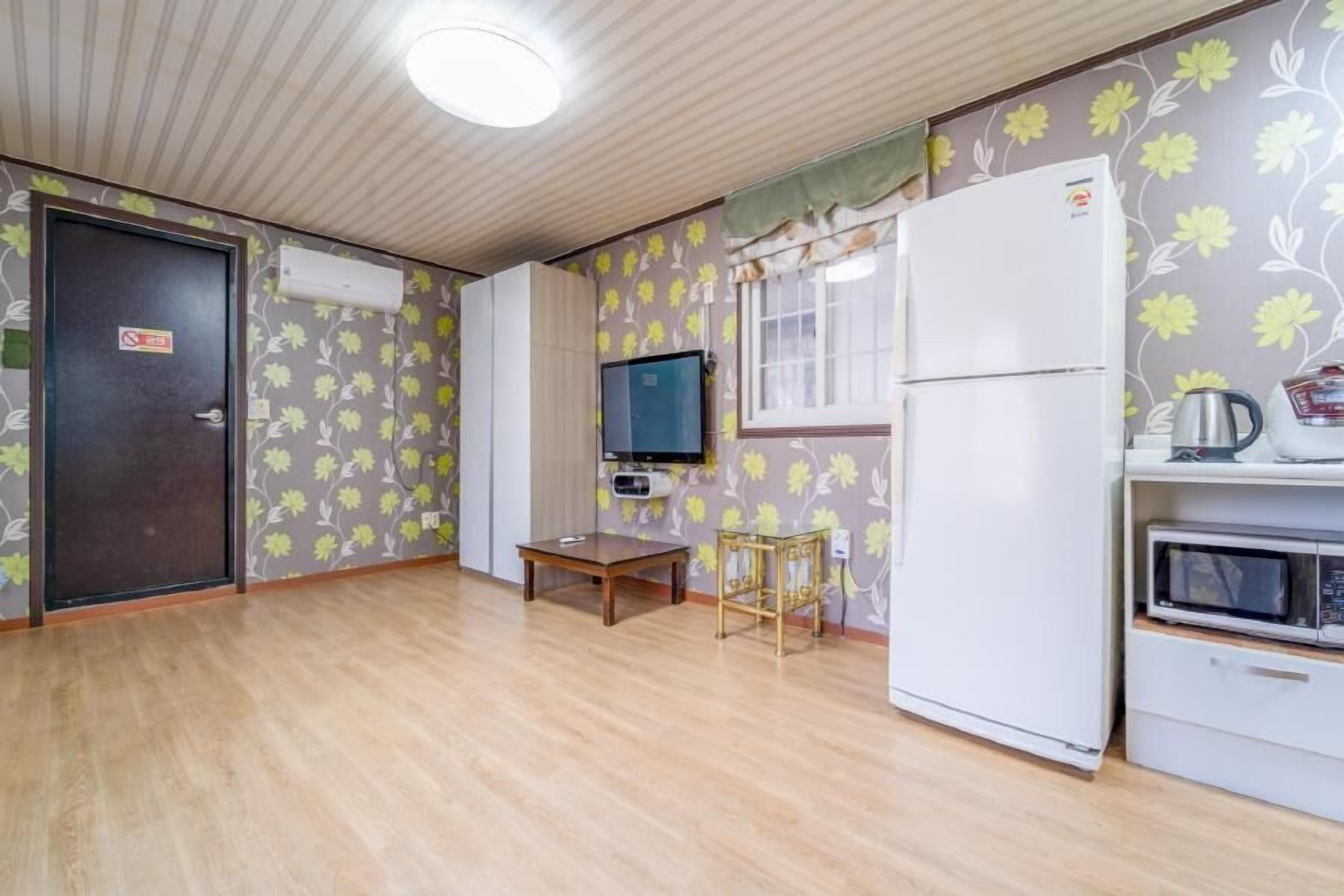 Gapyeong Myeongdongol Pension