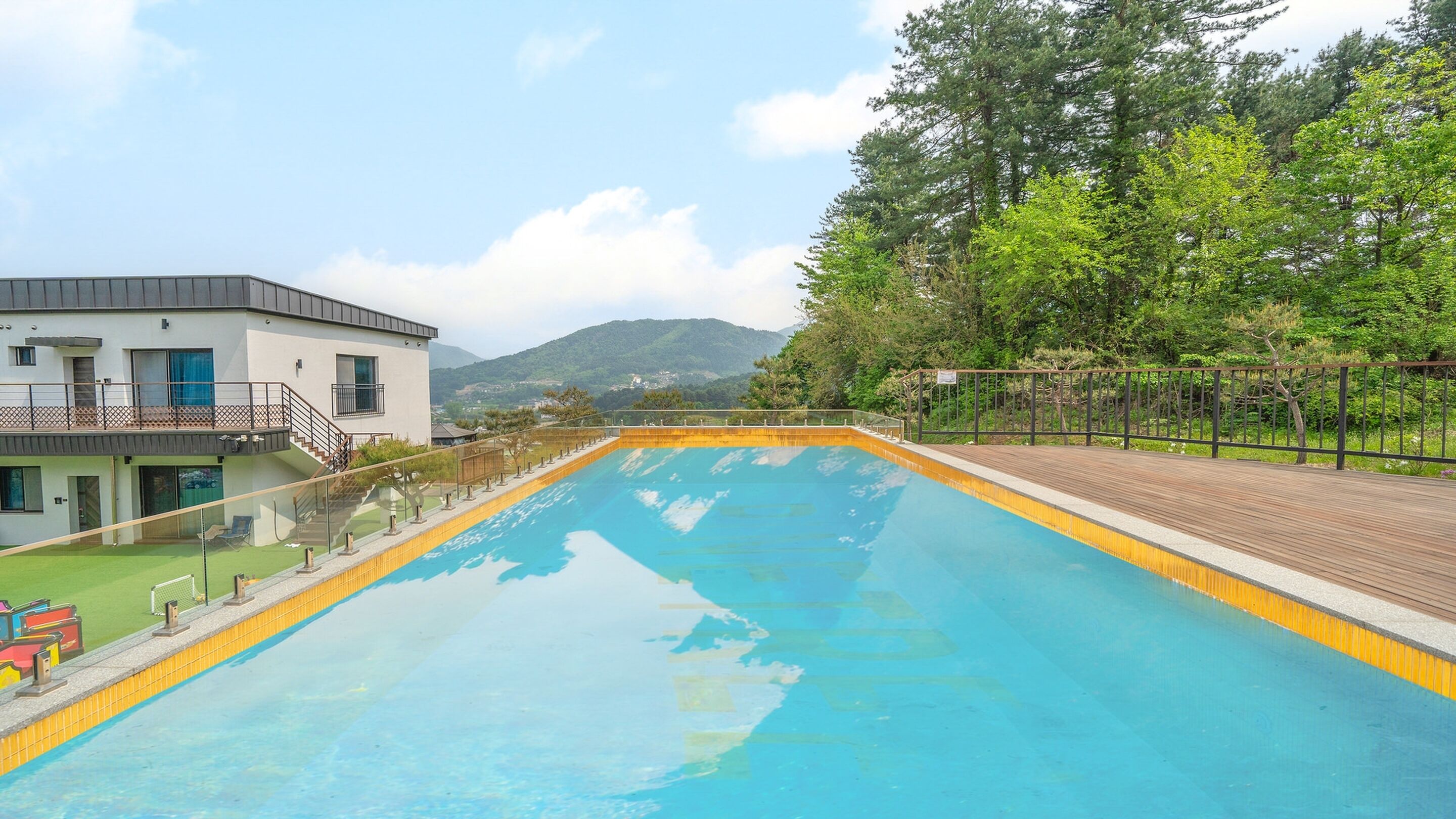 Gapyeong Pinetree Kids Pool Villa