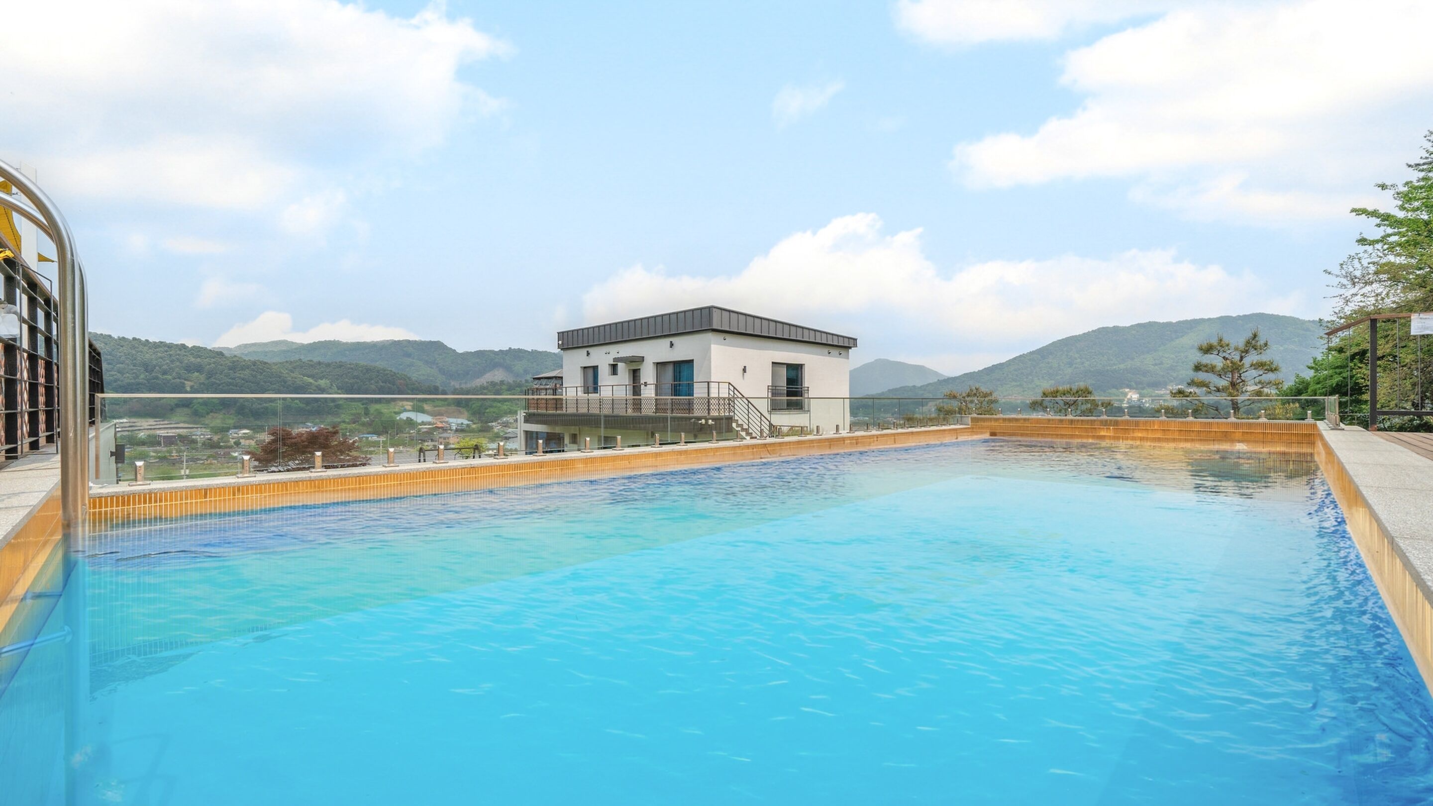 Gapyeong Pinetree Kids Pool Villa