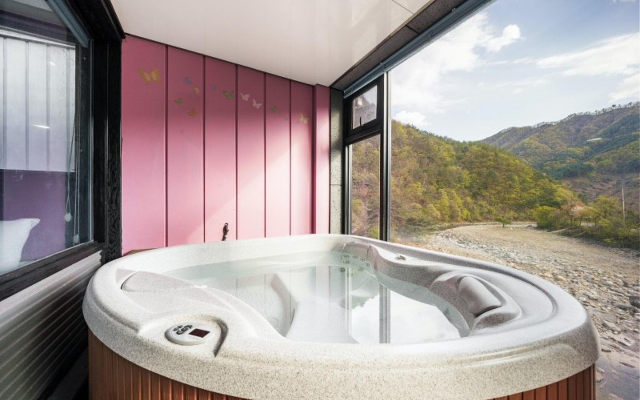 Gapyeong Poin Poolvilla Pension