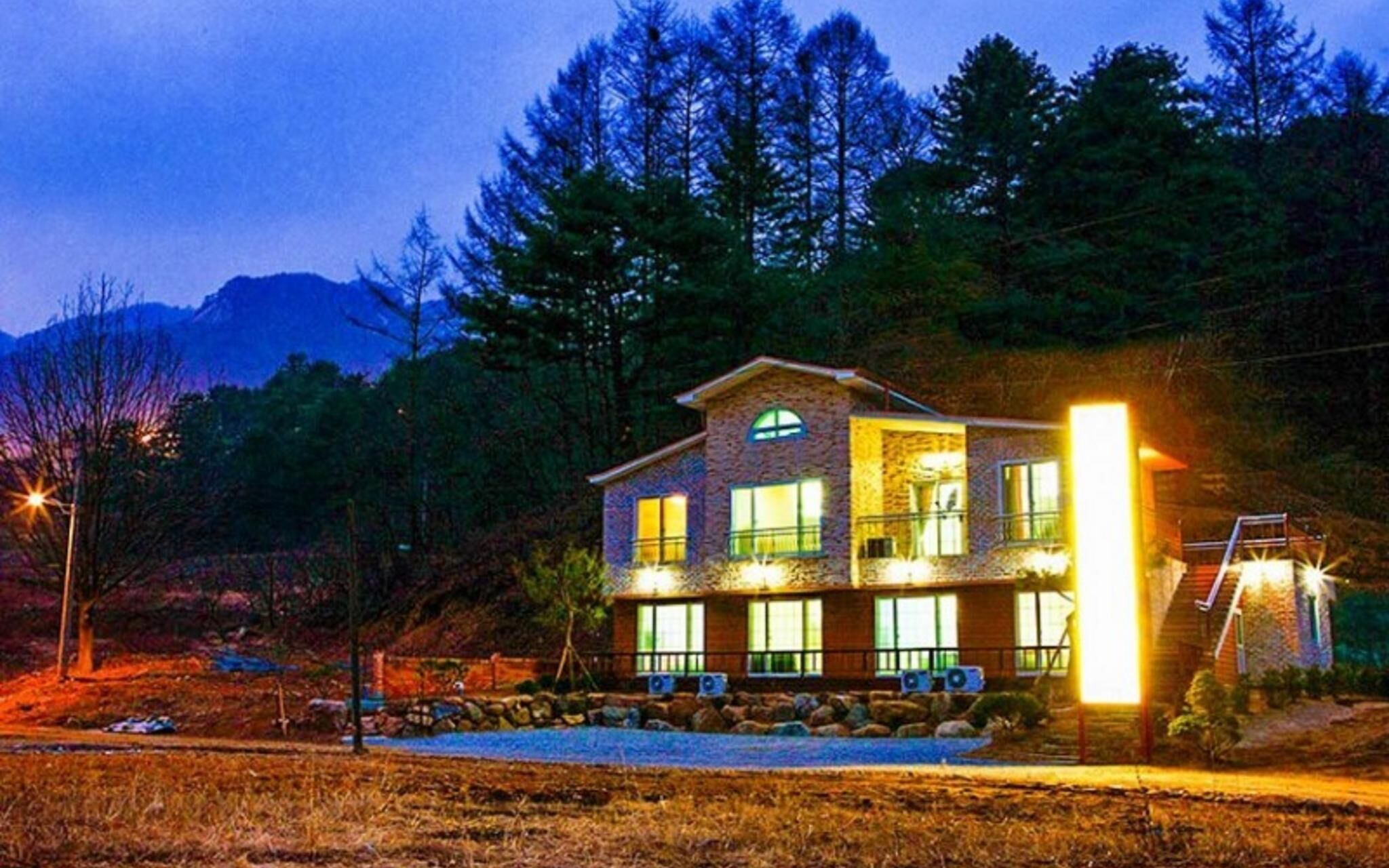 Gapyeong Woonak Four Seasons Pension