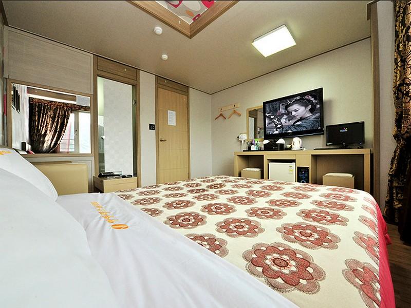 Iris Hotel