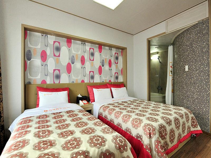 Iris Hotel
