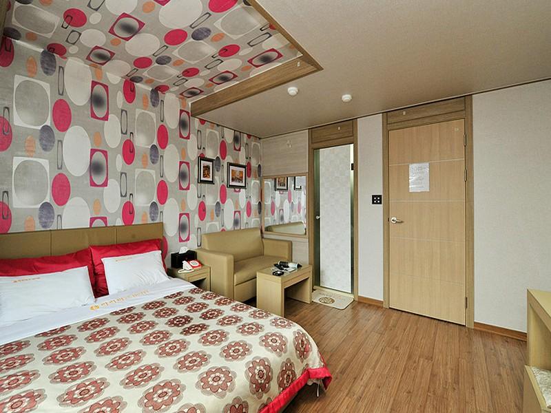 Iris Hotel