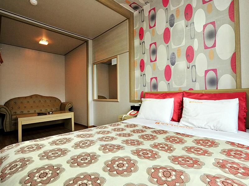Iris Hotel
