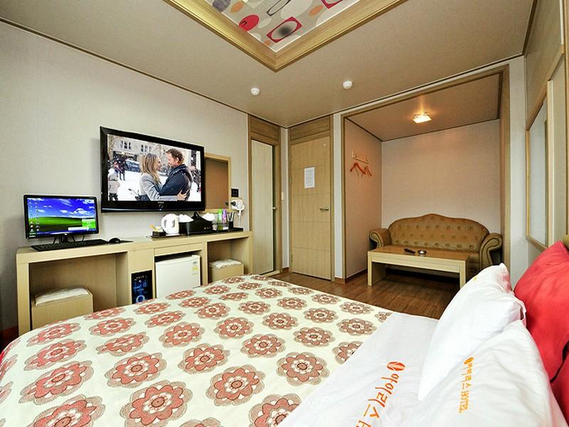 Iris Hotel