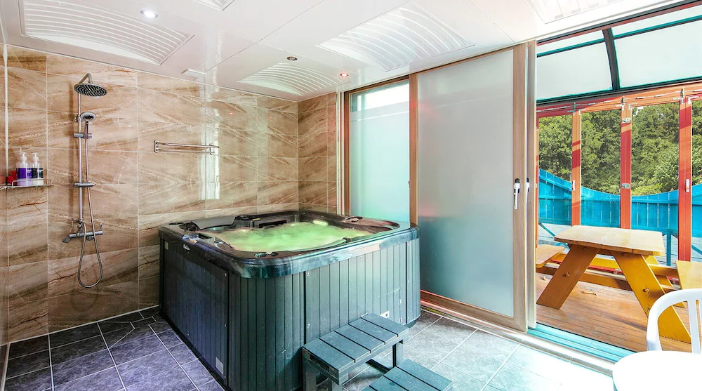 Kkoristar Pool And Spa Pension