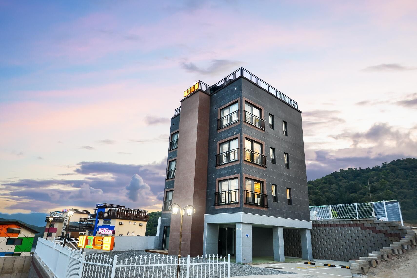Nami Island Pig Dream Spa Pension