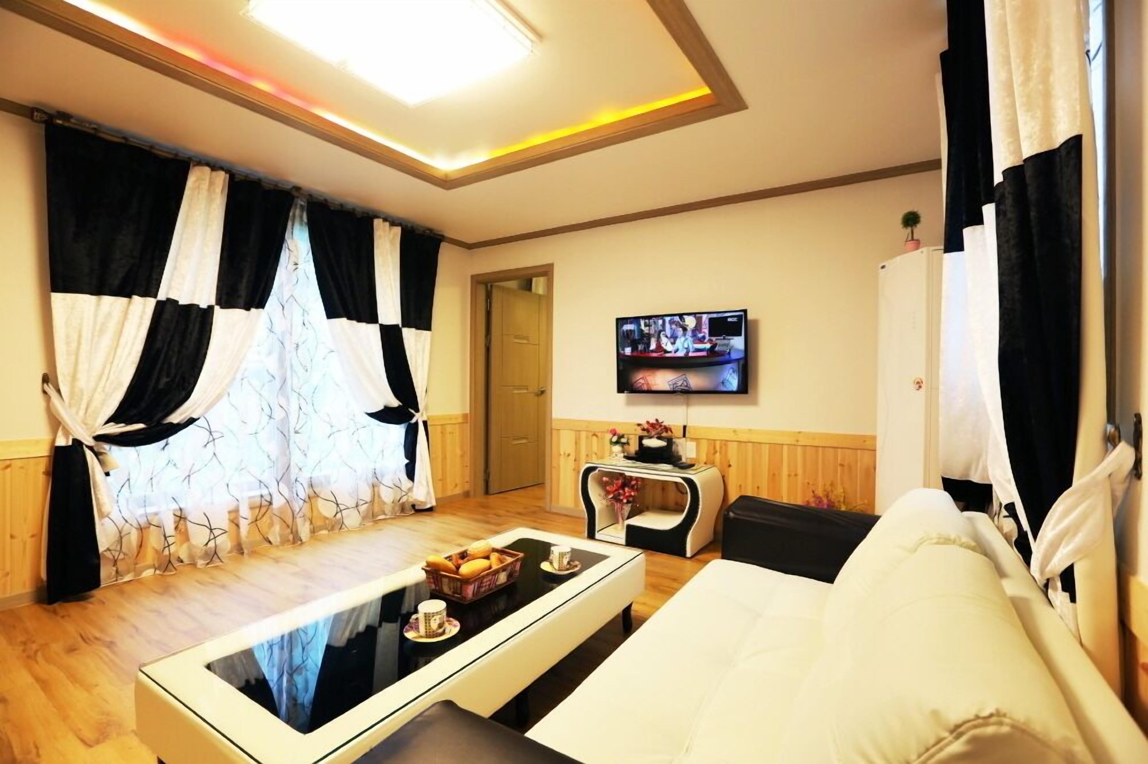 Ravie Pension