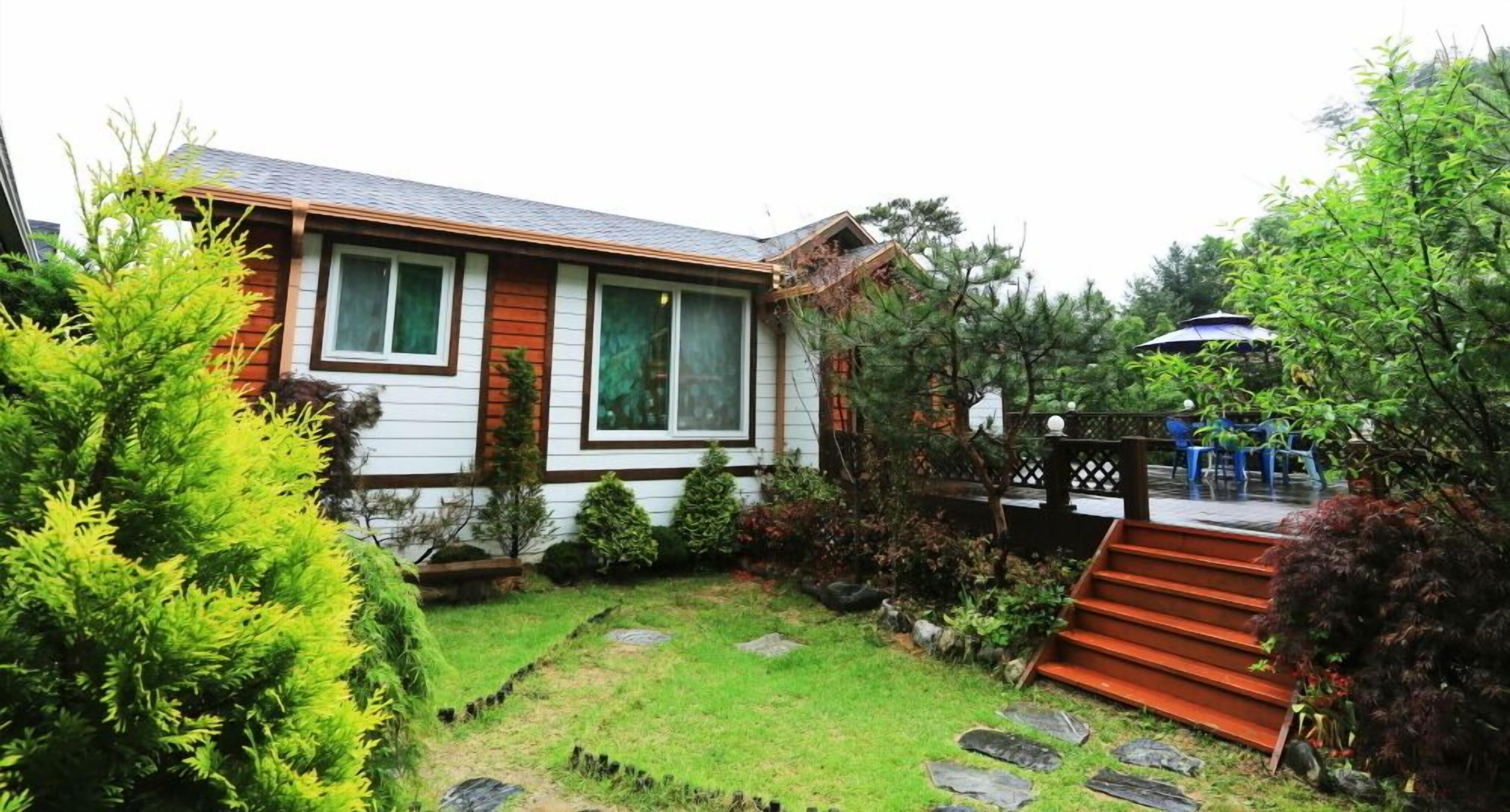 Ravie Pension