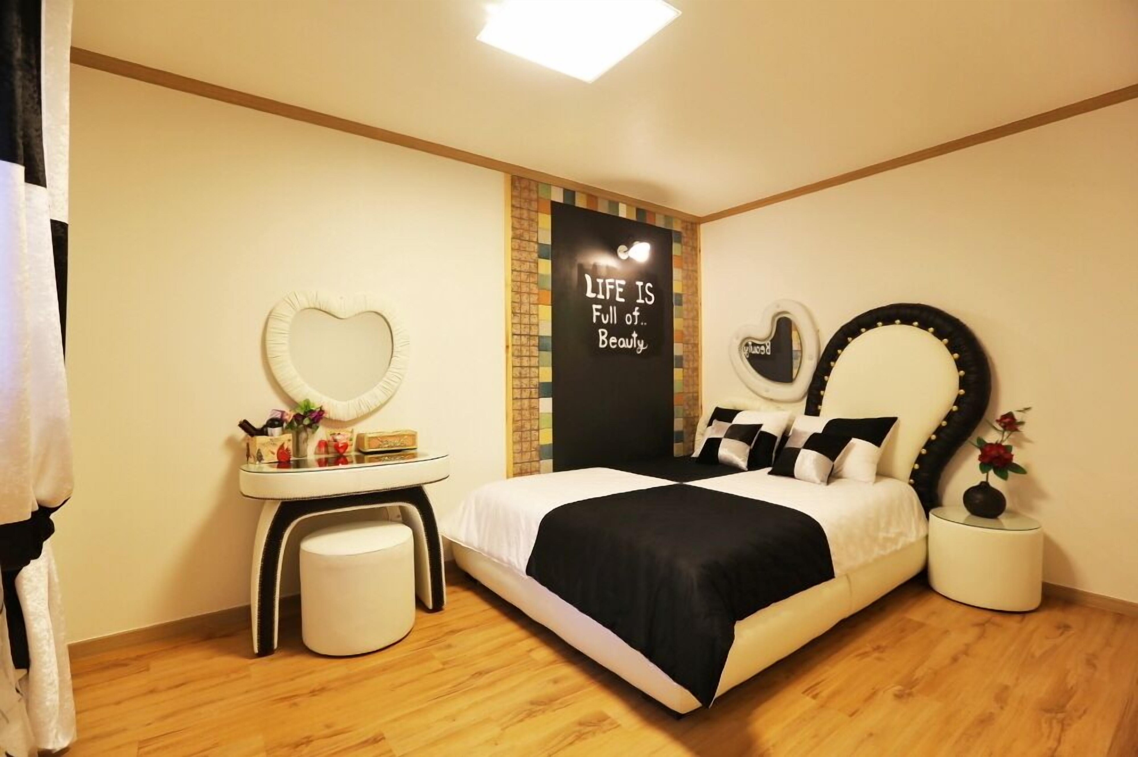 Ravie Pension