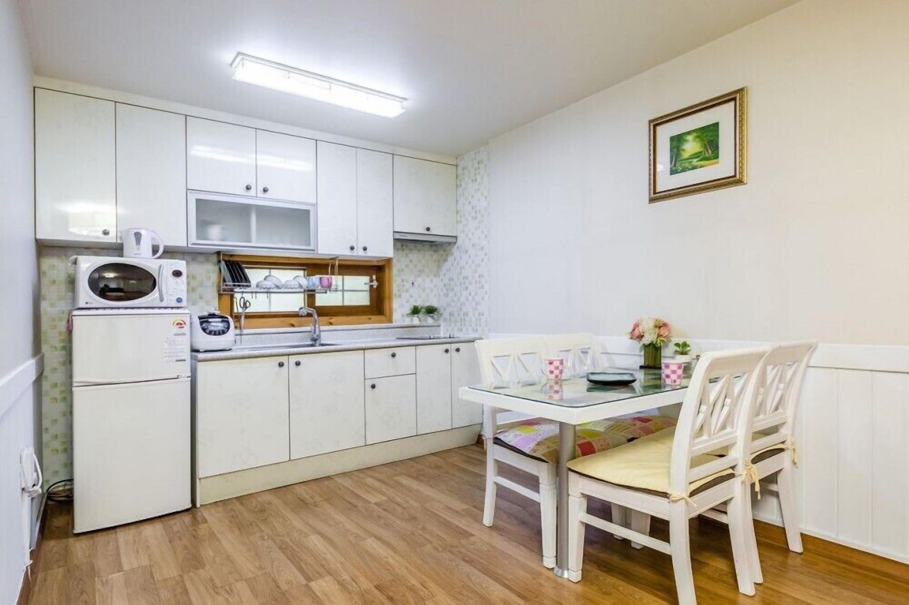 Ravie Pension