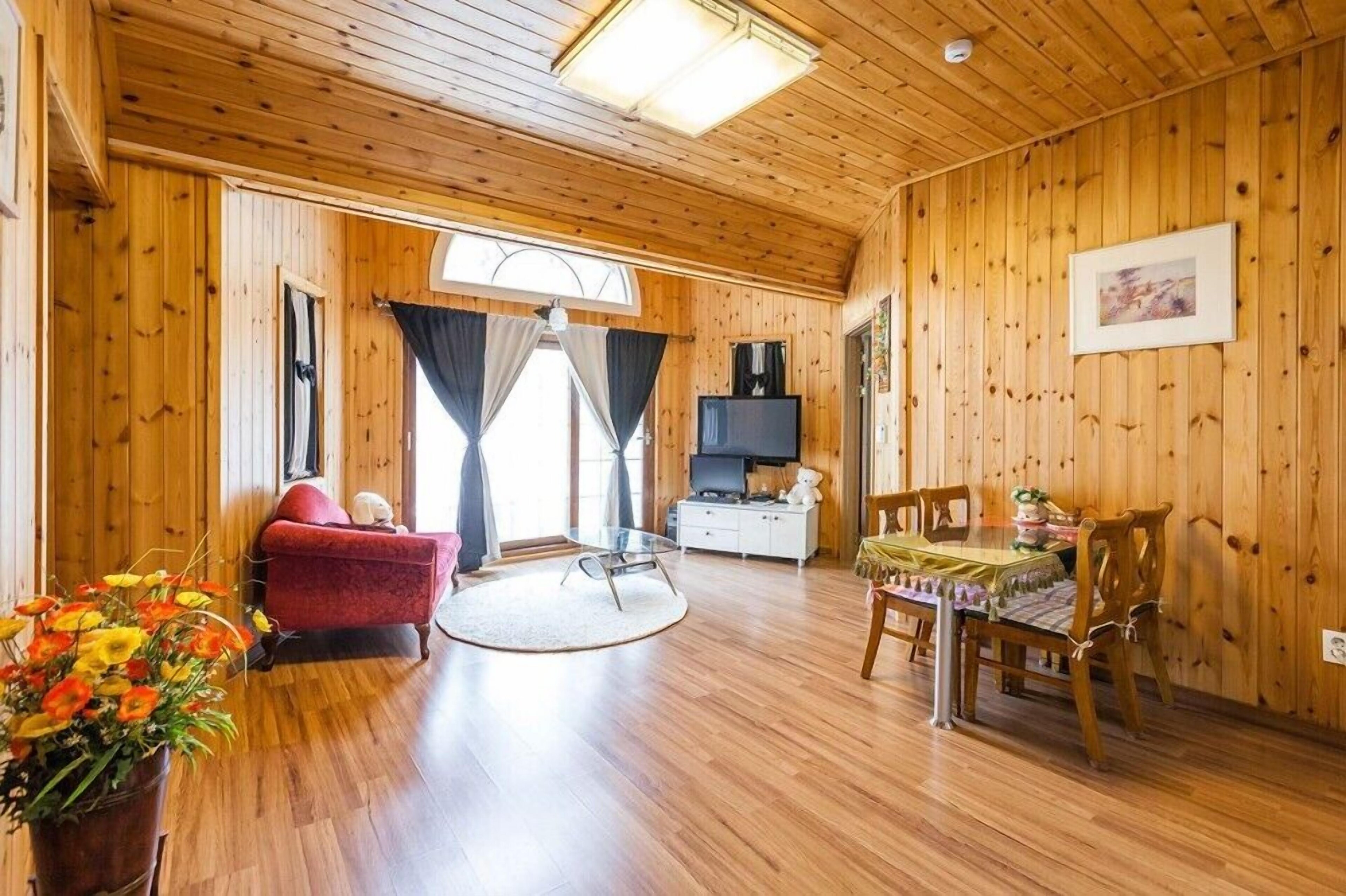Ravie Pension